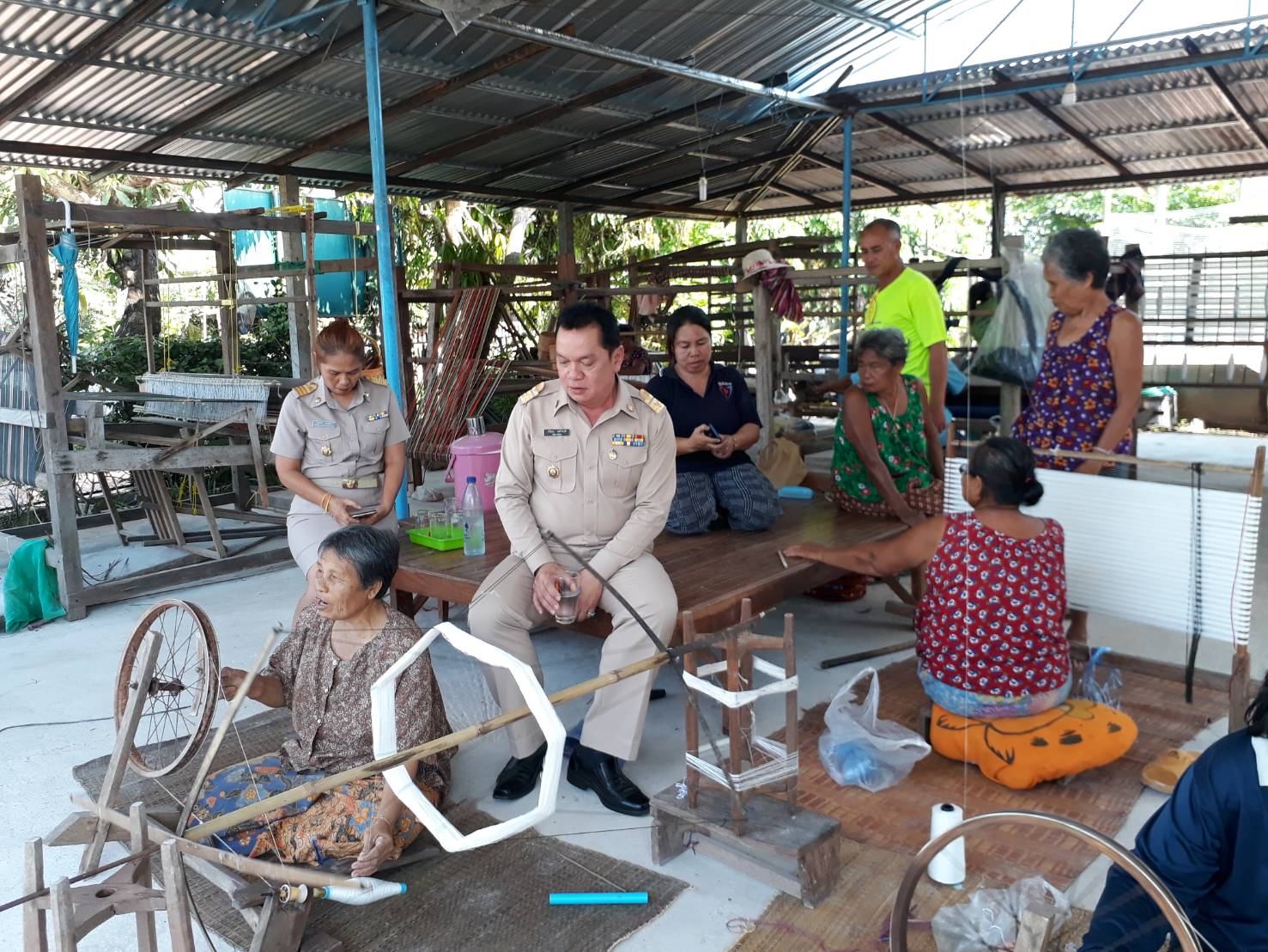 พัฒนาการจังหวัดหนองคาย เยี่ยมกลุ่มทอผ้าบ้านพระบาทนาหงส์ อ.รัตนวาปี