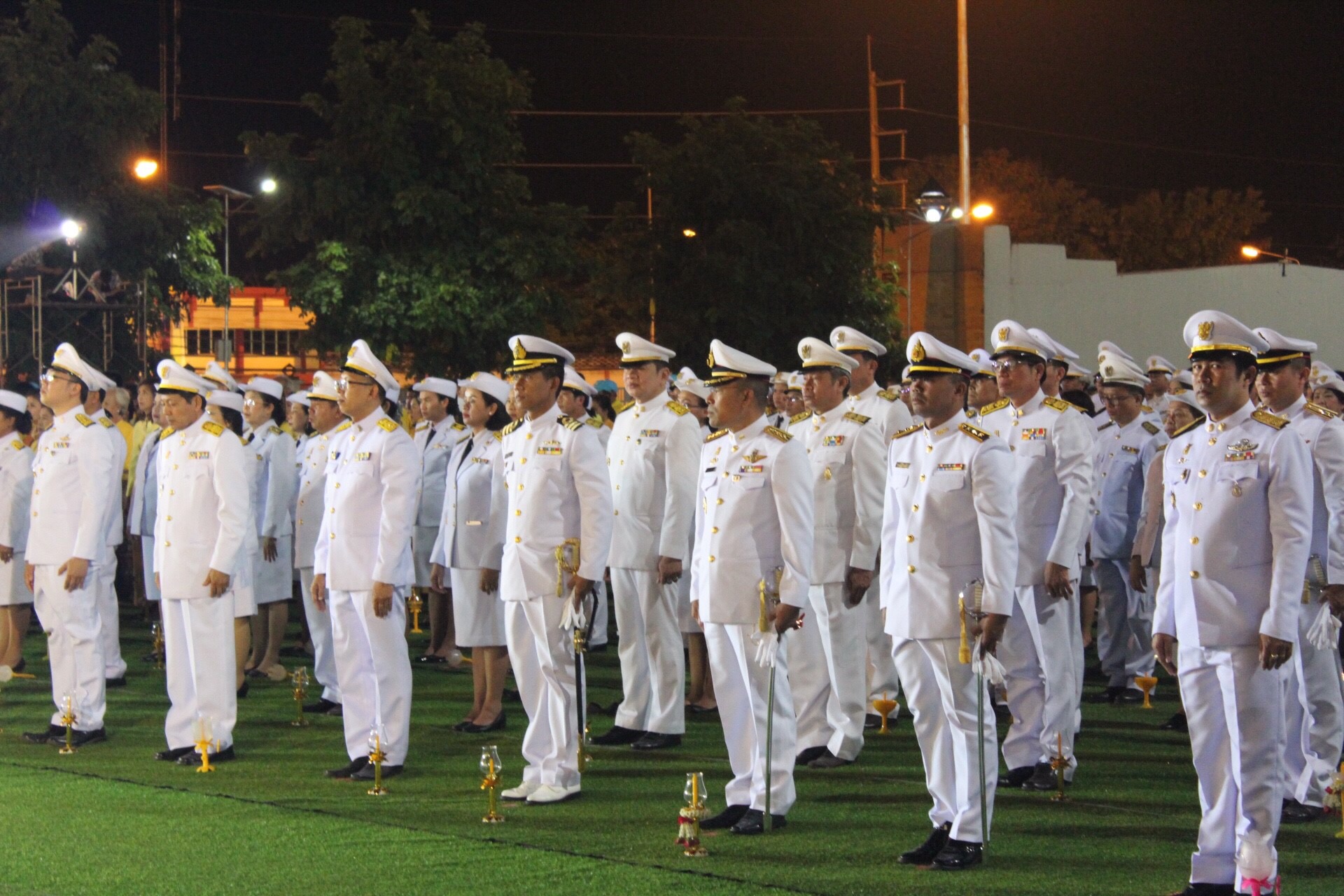 พช.หนองคาย ร่วมพิธีในพิธีถวายบังคมและจุดเทียนเพื่อน้อมรำลึกในพระมหากรุณาธิคุณ พระบาทสมเด็จพระปรมินทรมหาภูมิพลอดุลยเดช บรมนาถบพิตร ♦️