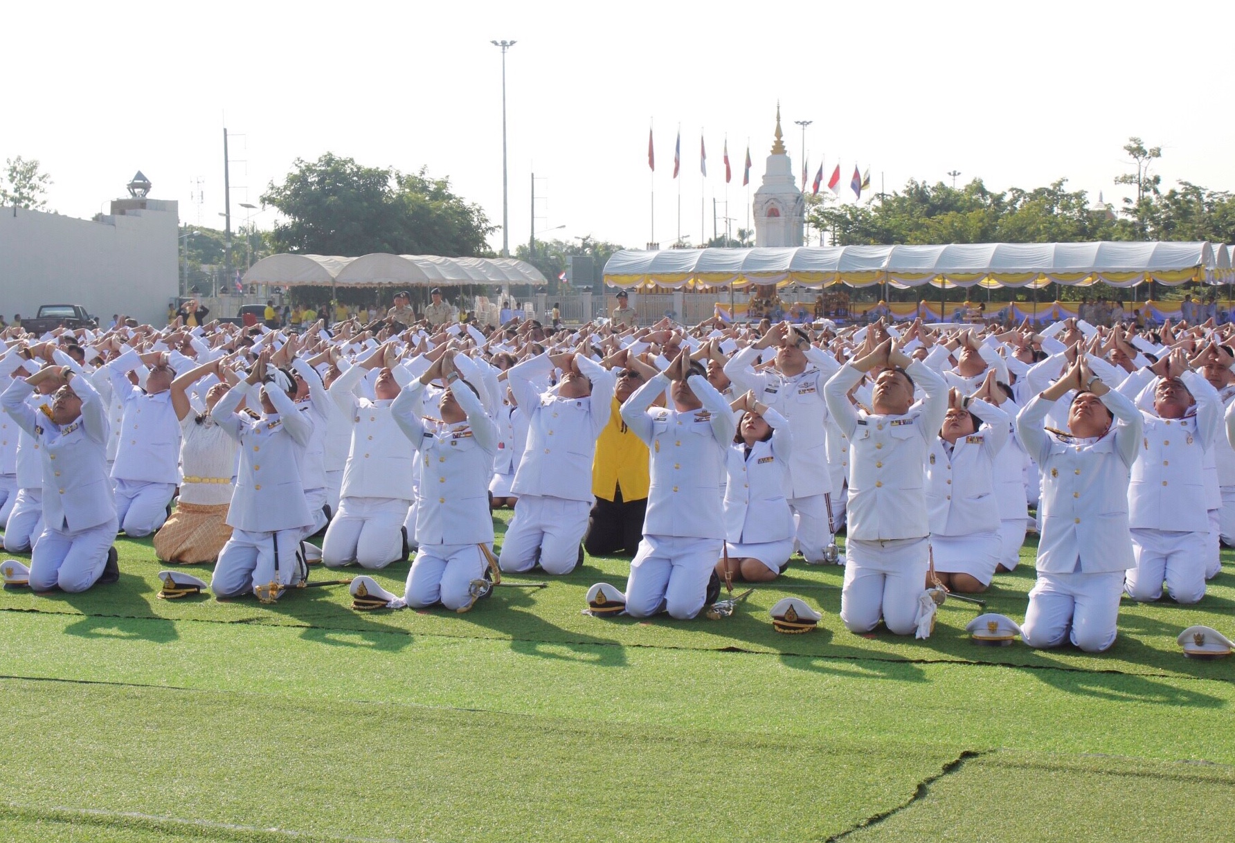 พช.หนองคาย ร่วมพิธีวางพวงมาลาและถวายบังคม เนื่องในวันคล้ายวันสวรรคต พระบาทสมเด็จพระปรมินทรมหาภูมิพลอดุลยเดช บรมนาถบพิตร