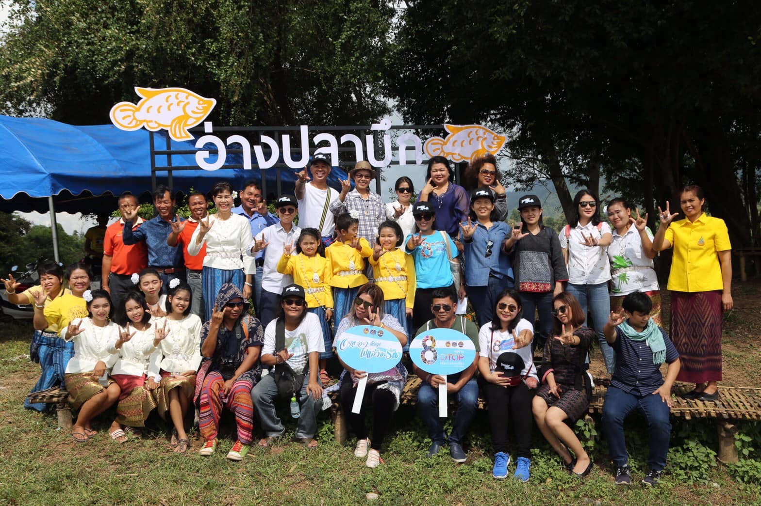 ผู้ตรวจราชการกรม นำคณะสื่อมวลชนเยี่ยมชมหมู่บ้าน OTOP เพื่อการท่องเที่ยวเส้นทางวิถีชีวิตริมแม่น้ำโขงในพื้นที่จังหวัดหนองคาย