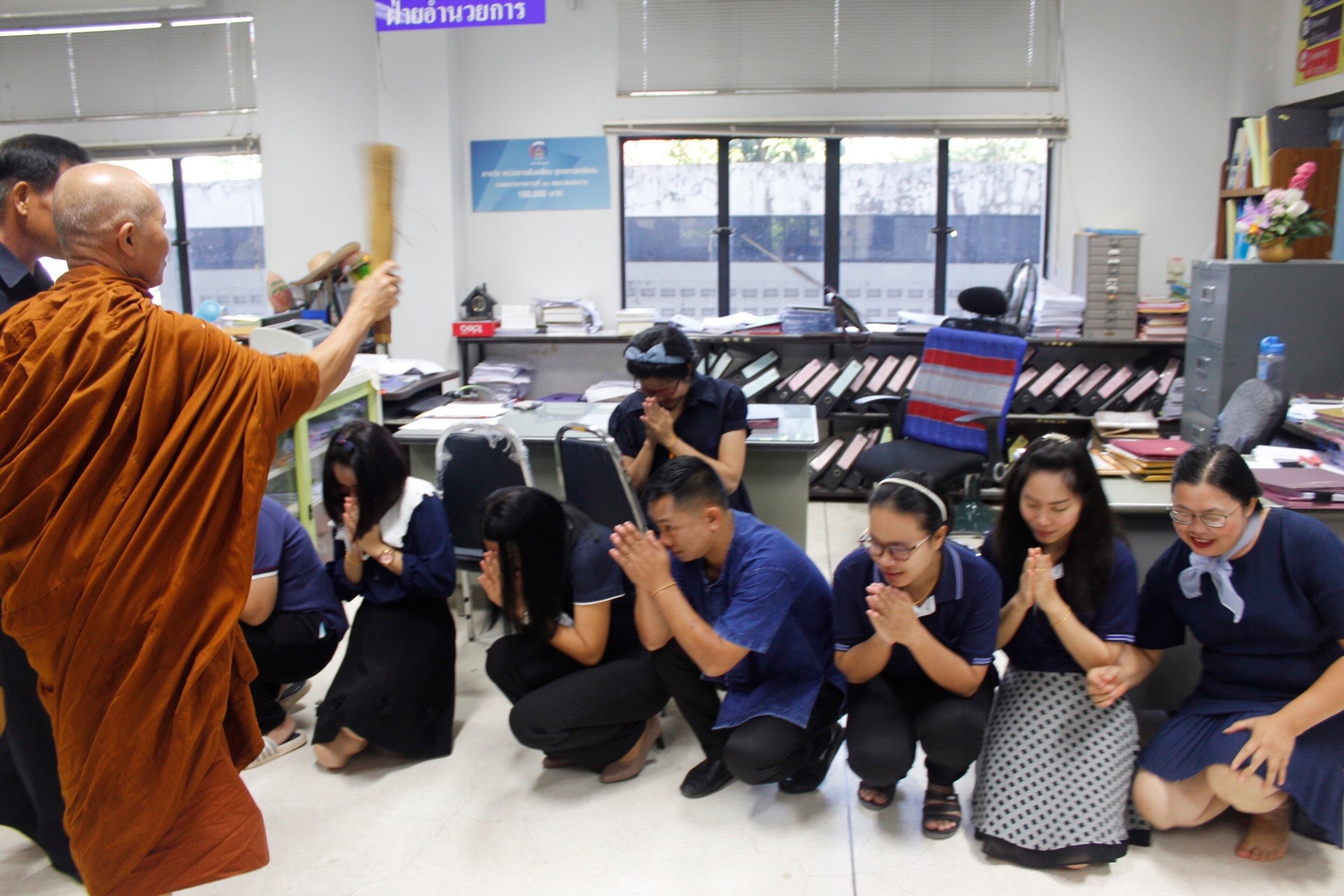 พช.หนองคาย ทำบุญเนื่องในวันคล้ายวันก่อตั้งกรมการพัฒนาชุมชน ครบรอบ 56 ปี