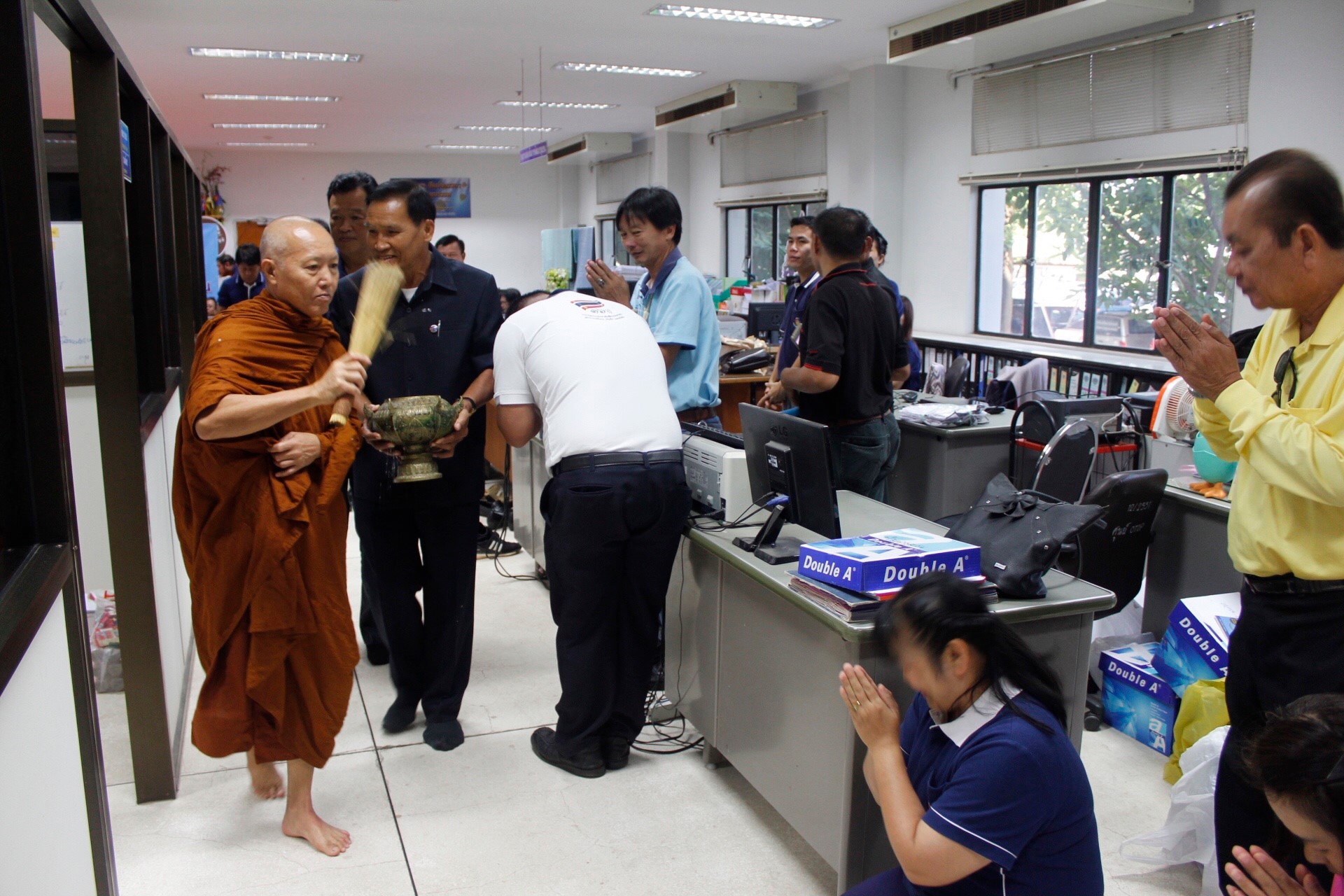 พช.หนองคาย ทำบุญเนื่องในวันคล้ายวันก่อตั้งกรมการพัฒนาชุมชน ครบรอบ 56 ปี