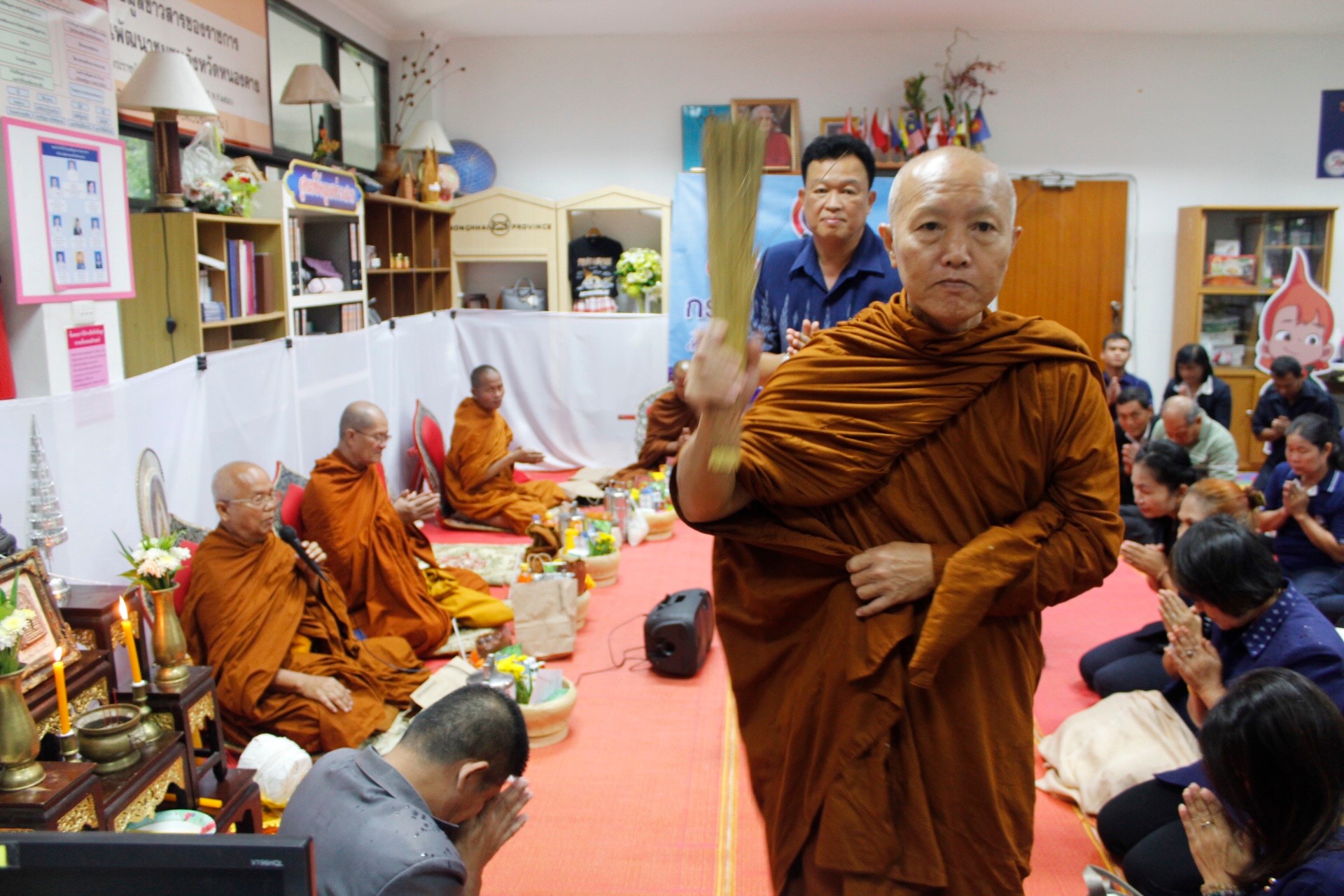 พช.หนองคาย ทำบุญเนื่องในวันคล้ายวันก่อตั้งกรมการพัฒนาชุมชน ครบรอบ 56 ปี