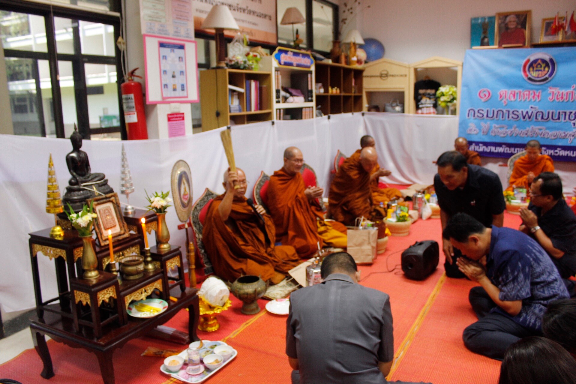 พช.หนองคาย ทำบุญเนื่องในวันคล้ายวันก่อตั้งกรมการพัฒนาชุมชน ครบรอบ 56 ปี