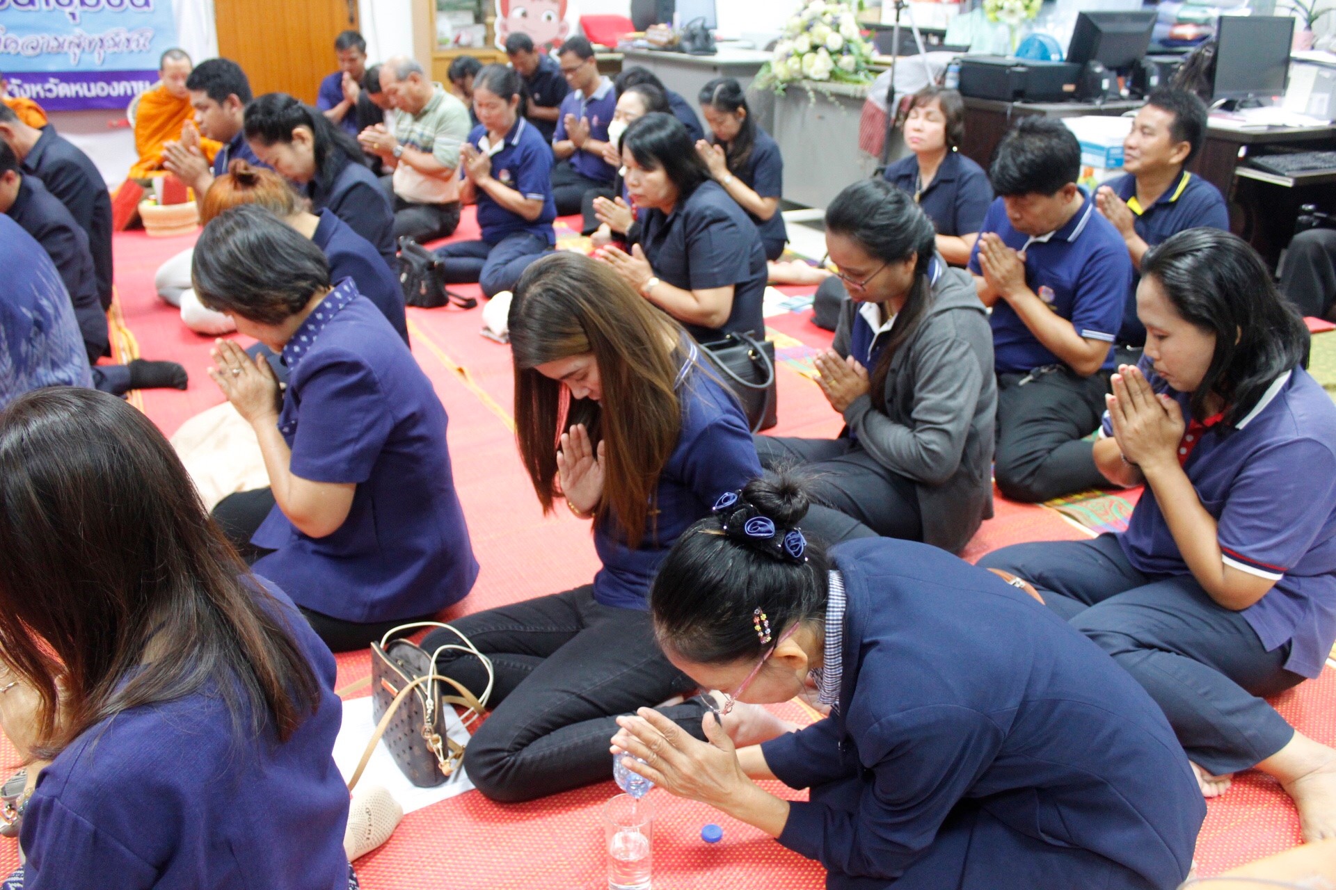 พช.หนองคาย ทำบุญเนื่องในวันคล้ายวันก่อตั้งกรมการพัฒนาชุมชน ครบรอบ 56 ปี