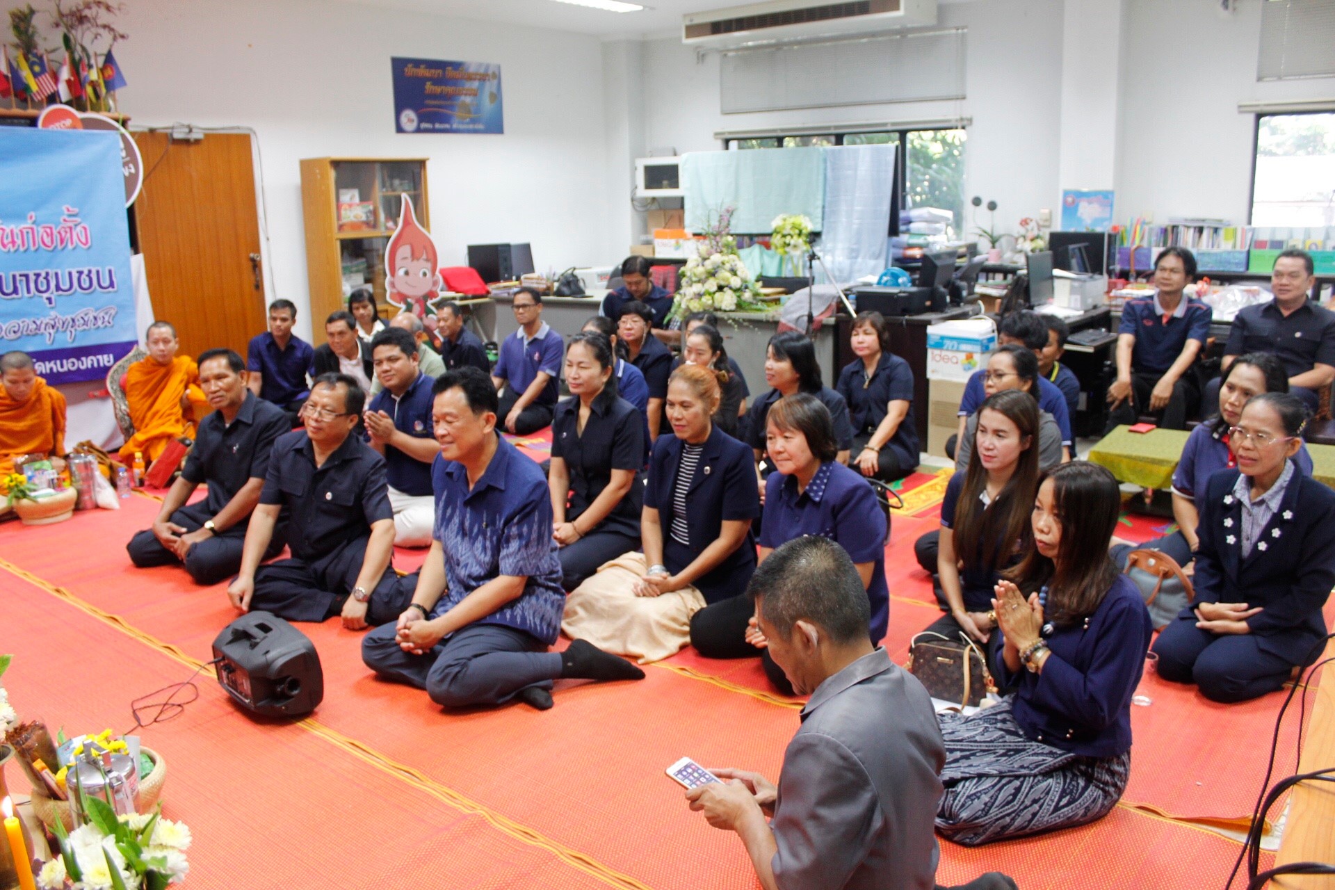 พช.หนองคาย ทำบุญเนื่องในวันคล้ายวันก่อตั้งกรมการพัฒนาชุมชน ครบรอบ 56 ปี