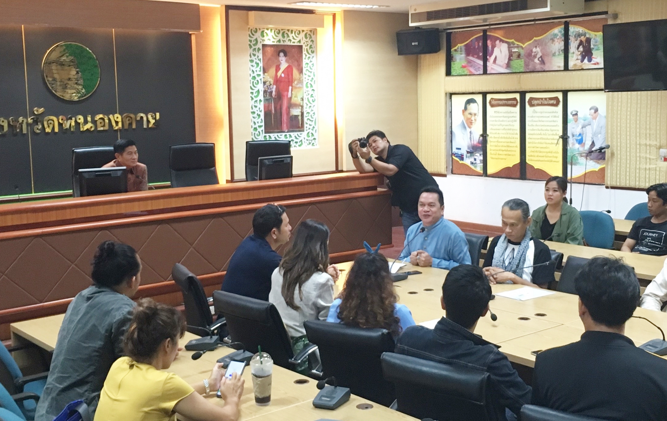 พช.หนองคาย นำผู้รับจ้าง เข้าพบผู้ว่าฯ โครงการออกแบบตราสัญลักษณ์และสโลแกนชุมชนท่องเที่ยว OTOP นวัตวิถี