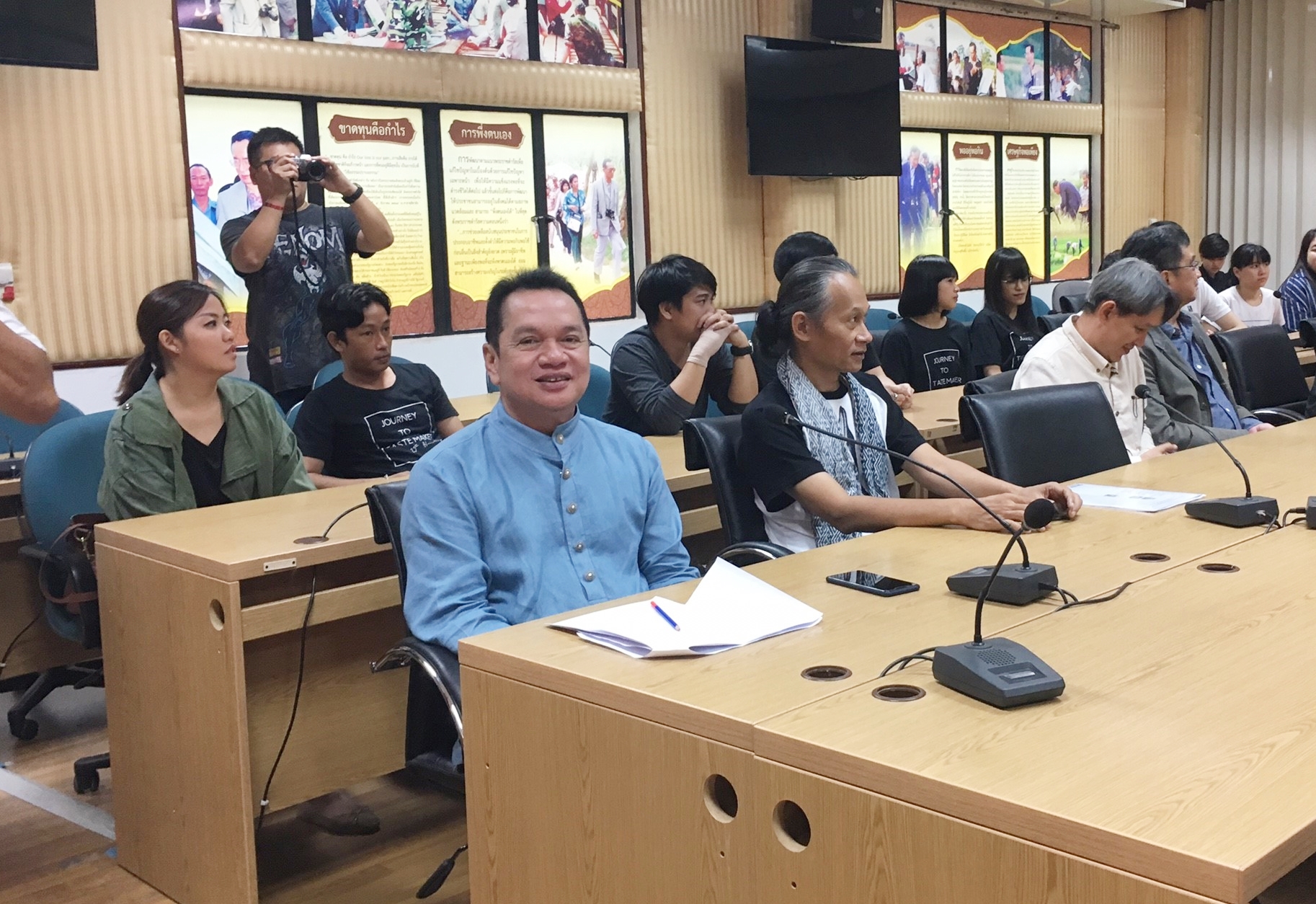 พช.หนองคาย นำผู้รับจ้าง เข้าพบผู้ว่าฯ โครงการออกแบบตราสัญลักษณ์และสโลแกนชุมชนท่องเที่ยว OTOP นวัตวิถี