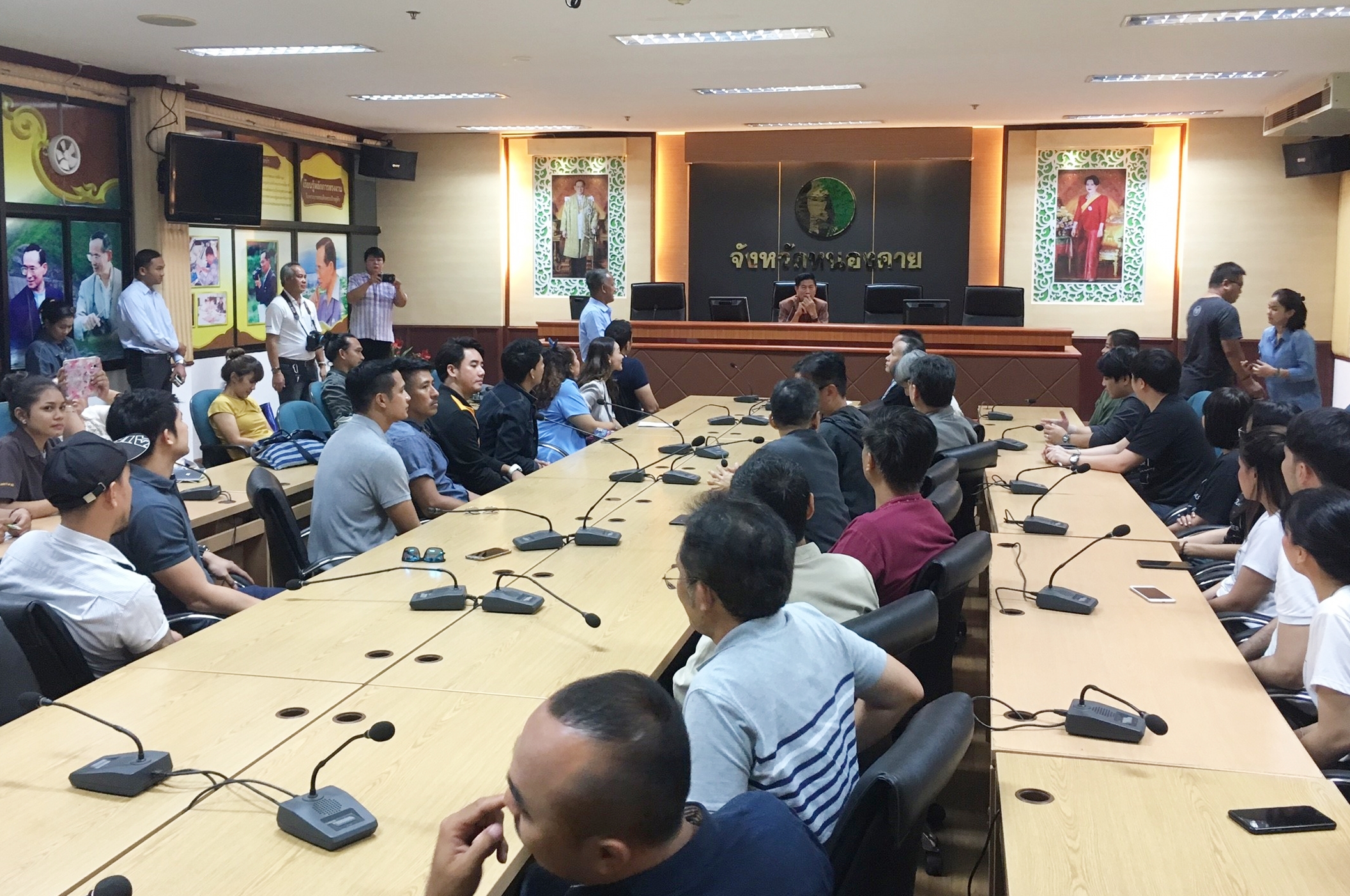 พช.หนองคาย นำผู้รับจ้าง เข้าพบผู้ว่าฯ โครงการออกแบบตราสัญลักษณ์และสโลแกนชุมชนท่องเที่ยว OTOP นวัตวิถี