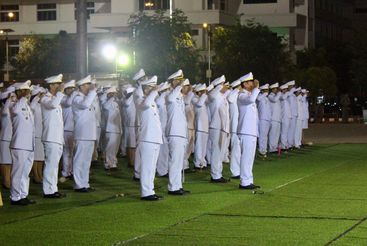 พช.หนองคาย ร่วมพิธีในพิธีถวายบังคมและจุดเทียนเพื่อน้อมรำลึกในพระมหากรุณาธิคุณ พระบาทสมเด็จพระปรมินทรมหาภูมิพลอดุลยเดช บรมนาถบพิตร ♦️