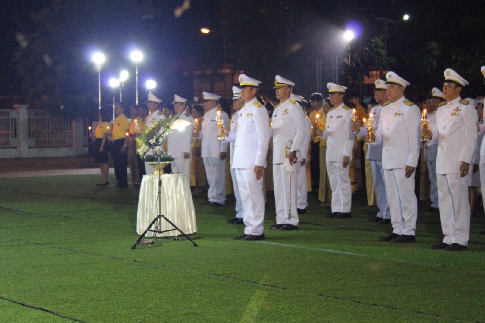 พช.หนองคาย ร่วมพิธีในพิธีถวายบังคมและจุดเทียนเพื่อน้อมรำลึกในพระมหากรุณาธิคุณ พระบาทสมเด็จพระปรมินทรมหาภูมิพลอดุลยเดช บรมนาถบพิตร ♦️