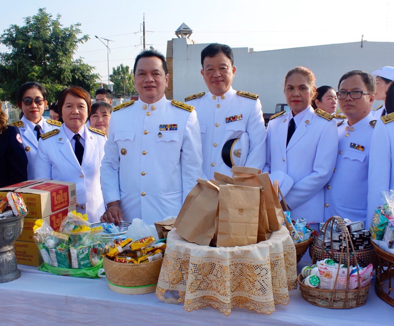 พช.หนองคาย ร่วมพิธีทำบุญตักบาตร เนื่องในวันคล้ายวันสวรรคต พระบาทสมเด็จพระปรมินทรมหาภูมิพลอดุลยเดช บรมนาถบพิตร