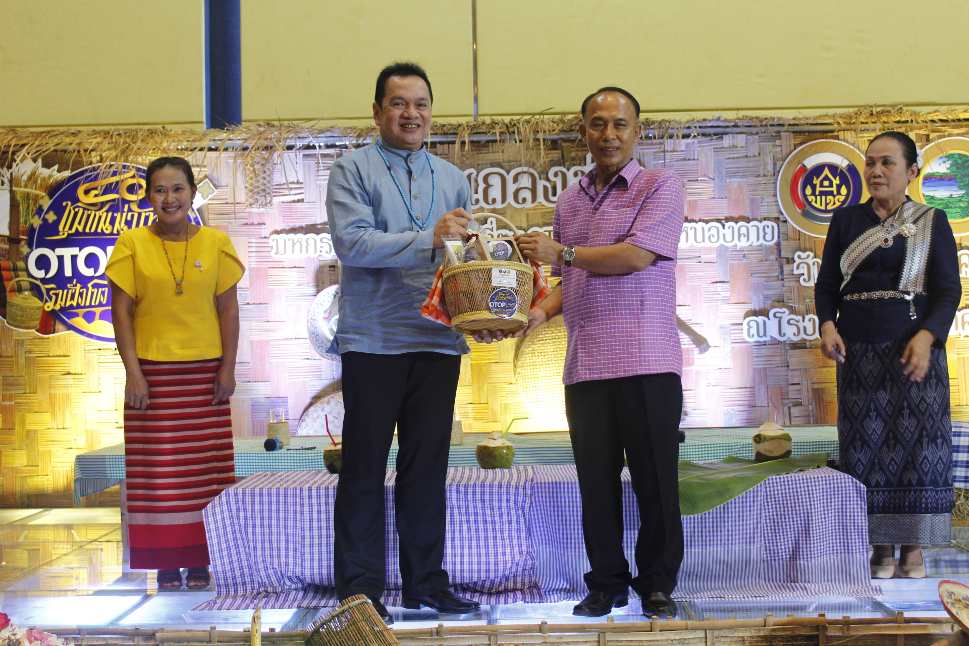 หนองคาย…แถลงข่าวการจัดงาน“40 ชุมชนน่าเที่ยว OTOP นวัตวิถี ริมฝั่งโขง ณ หนองคาย”