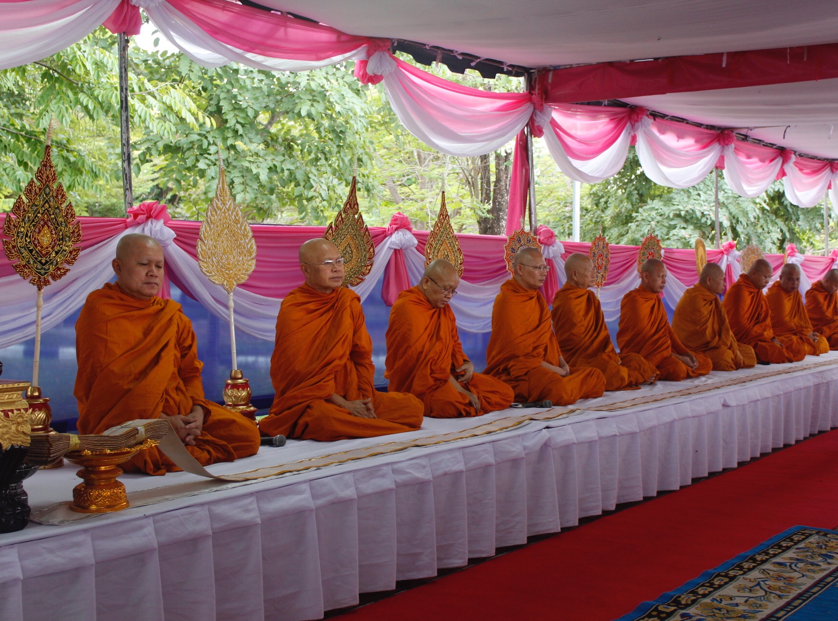 พช.หนองคาย ร่วมทำบุญตักบาตร วันปิยมหาราช ประจำปี 2561