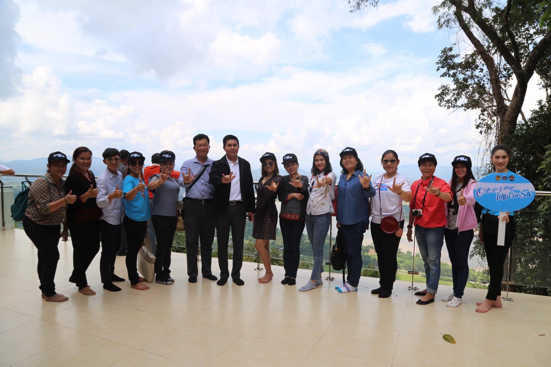 ผู้ตรวจราชการกรม นำคณะสื่อมวลชนเยี่ยมชมหมู่บ้าน OTOP เพื่อการท่องเที่ยวเส้นทางวิถีชีวิตริมแม่น้ำโขงในพื้นที่จังหวัดหนองคาย