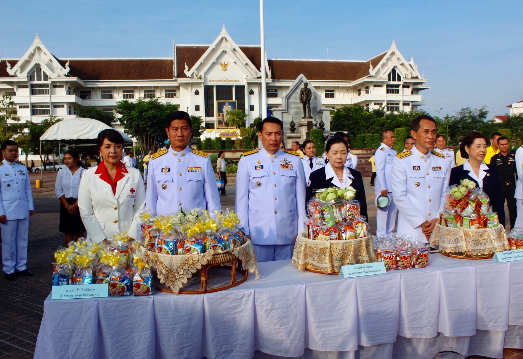 พช.หนองคาย ร่วมพิธีทำบุญตักบาตร เนื่องในวันคล้ายวันสวรรคต พระบาทสมเด็จพระปรมินทรมหาภูมิพลอดุลยเดช บรมนาถบพิตร