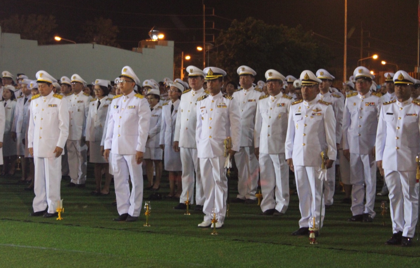 พช.หนองคาย ร่วมพิธีในพิธีถวายบังคมและจุดเทียนเพื่อน้อมรำลึกในพระมหากรุณาธิคุณ พระบาทสมเด็จพระปรมินทรมหาภูมิพลอดุลยเดช บรมนาถบพิตร ♦️