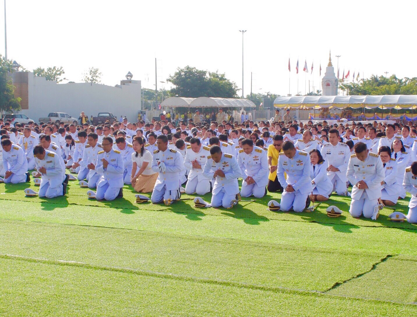 พช.หนองคาย ร่วมพิธีวางพวงมาลาและถวายบังคม เนื่องในวันคล้ายวันสวรรคต พระบาทสมเด็จพระปรมินทรมหาภูมิพลอดุลยเดช บรมนาถบพิตร