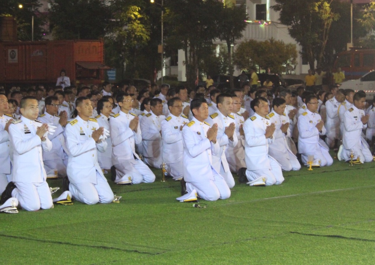 พช.หนองคาย ร่วมพิธีในพิธีถวายบังคมและจุดเทียนเพื่อน้อมรำลึกในพระมหากรุณาธิคุณ พระบาทสมเด็จพระปรมินทรมหาภูมิพลอดุลยเดช บรมนาถบพิตร ♦️