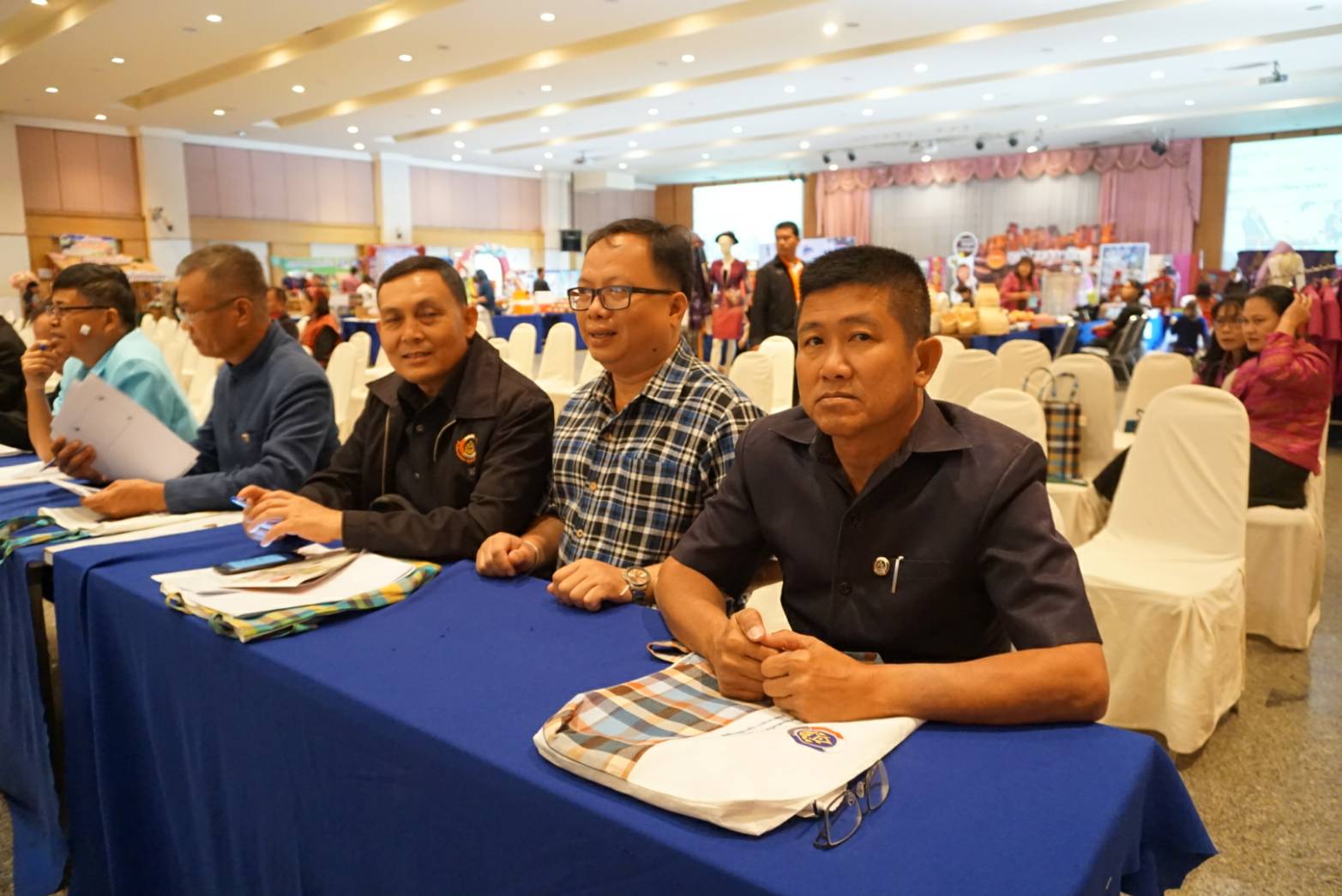 พัฒนาการจังหวัดหนองคาย พร้อมด้วย หัวหน้ากลุ่ม/หัวหน้าฝ่าย พัฒนาการอำเภอและนักวิชาการจังหวัดเข้าร่วมการประชุมเชิงปฏิบัติการตรวจติดตามผลการดำเนินงานของหน่วยงานตรวจรับรายไตรมาสครั้งที่ 1 /2562