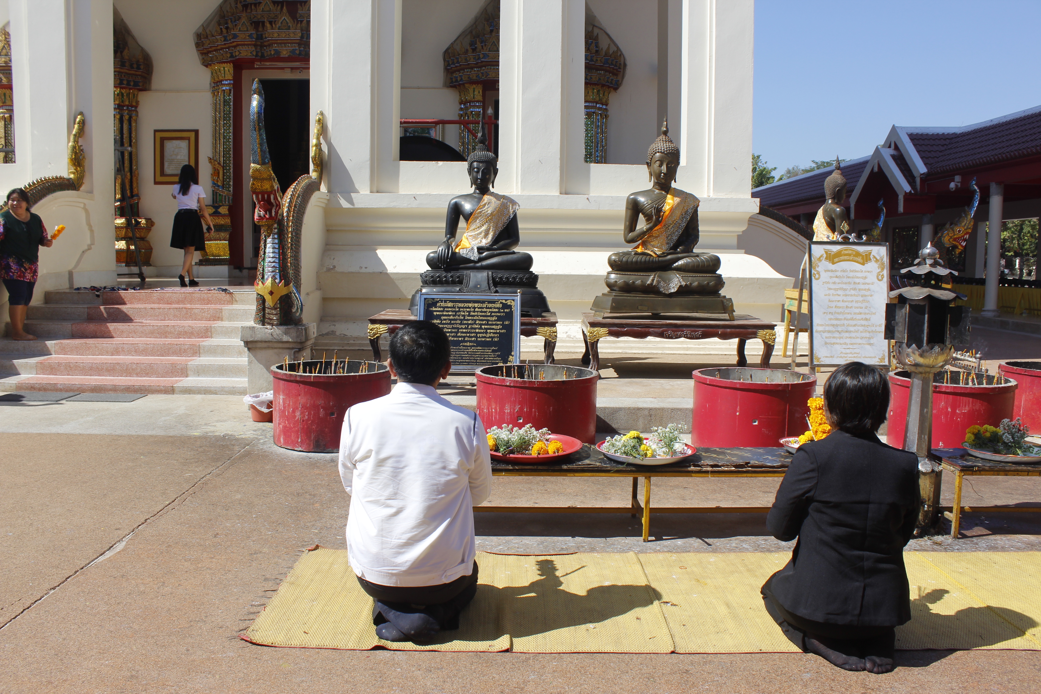 ผู้ตรวจฯ กรม พช. สักการะ หลวงพ่อองค์ตื้อ