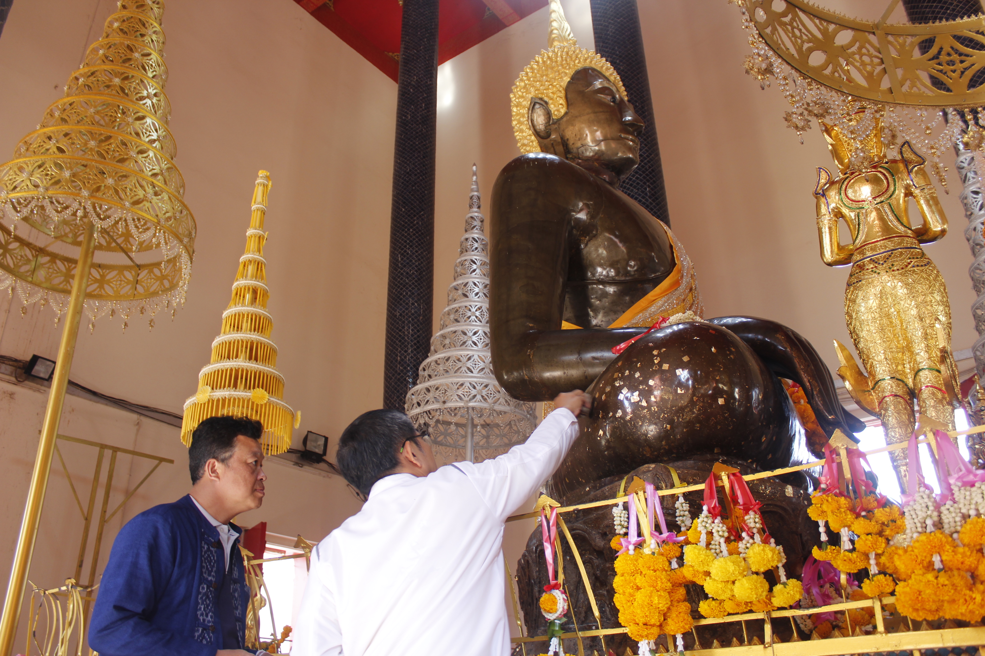 ผู้ตรวจฯ กรม พช. สักการะ หลวงพ่อองค์ตื้อ