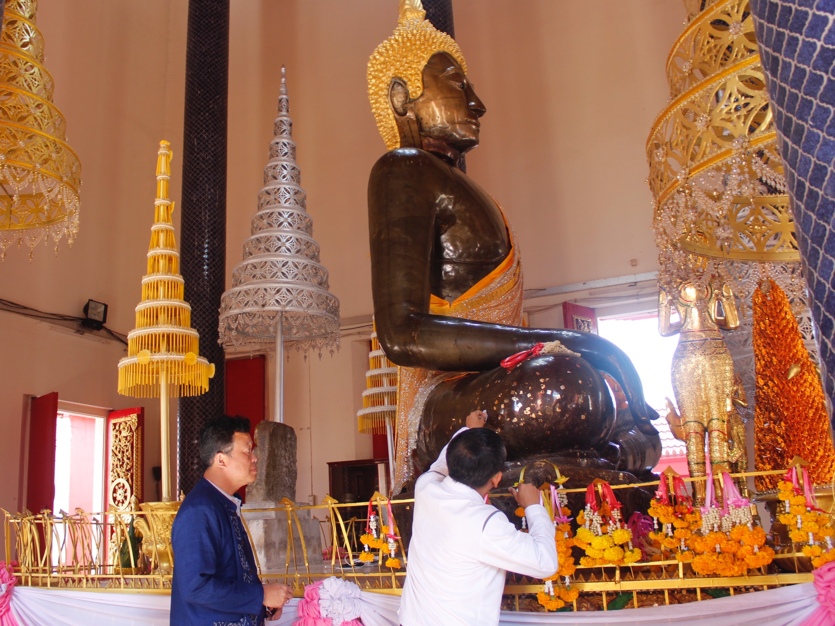 ผู้ตรวจฯ กรม พช. สักการะ หลวงพ่อองค์ตื้อ