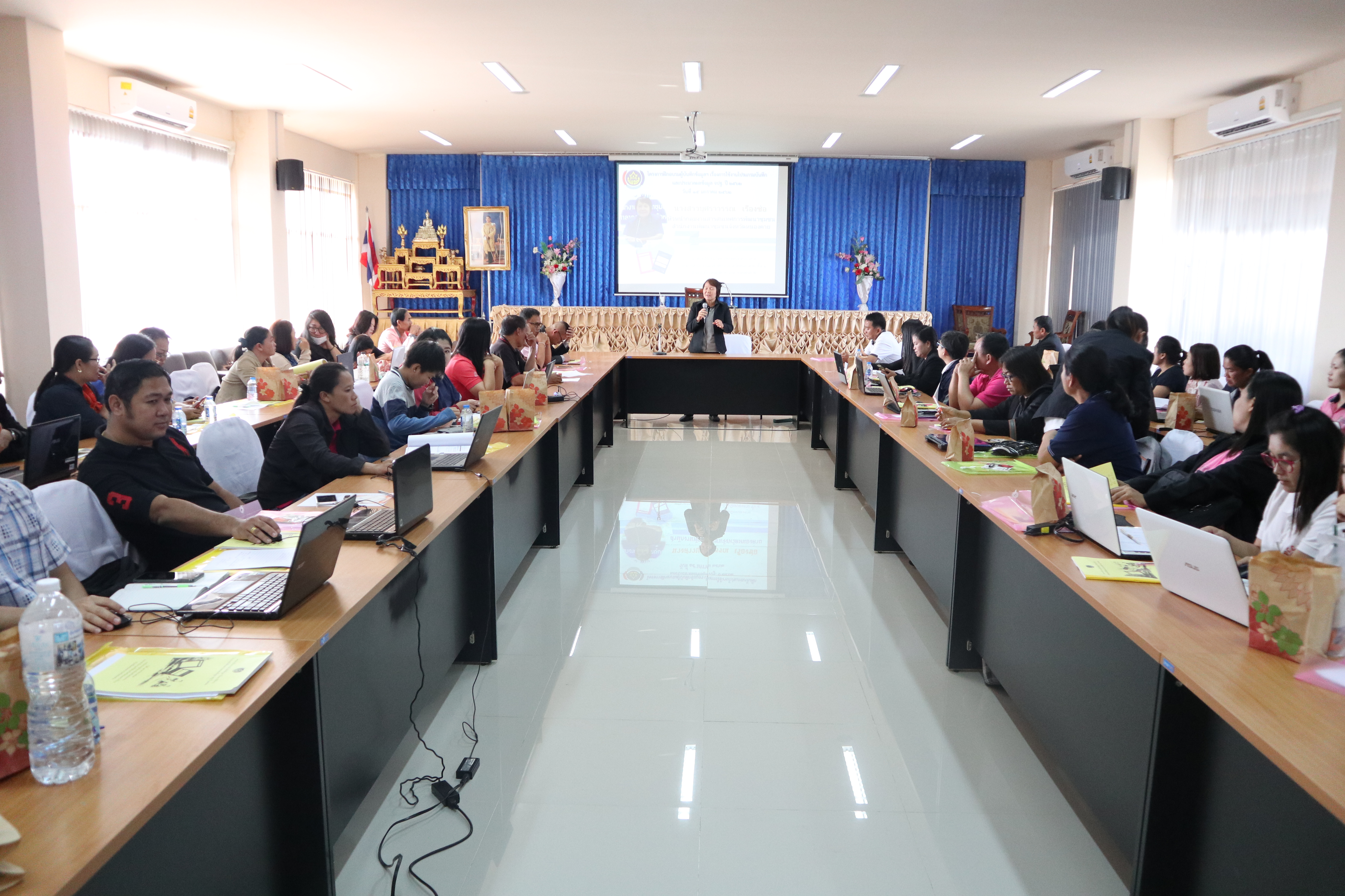 พช.หนองคาย ดำเนินโครงการฝึกอบรมผู้บันทึกข้อมูล ประจำปี 2562 เรื่อง การใช้งานโปรแกรมบันทึกและประมวลผลข้อมูล จปฐ.