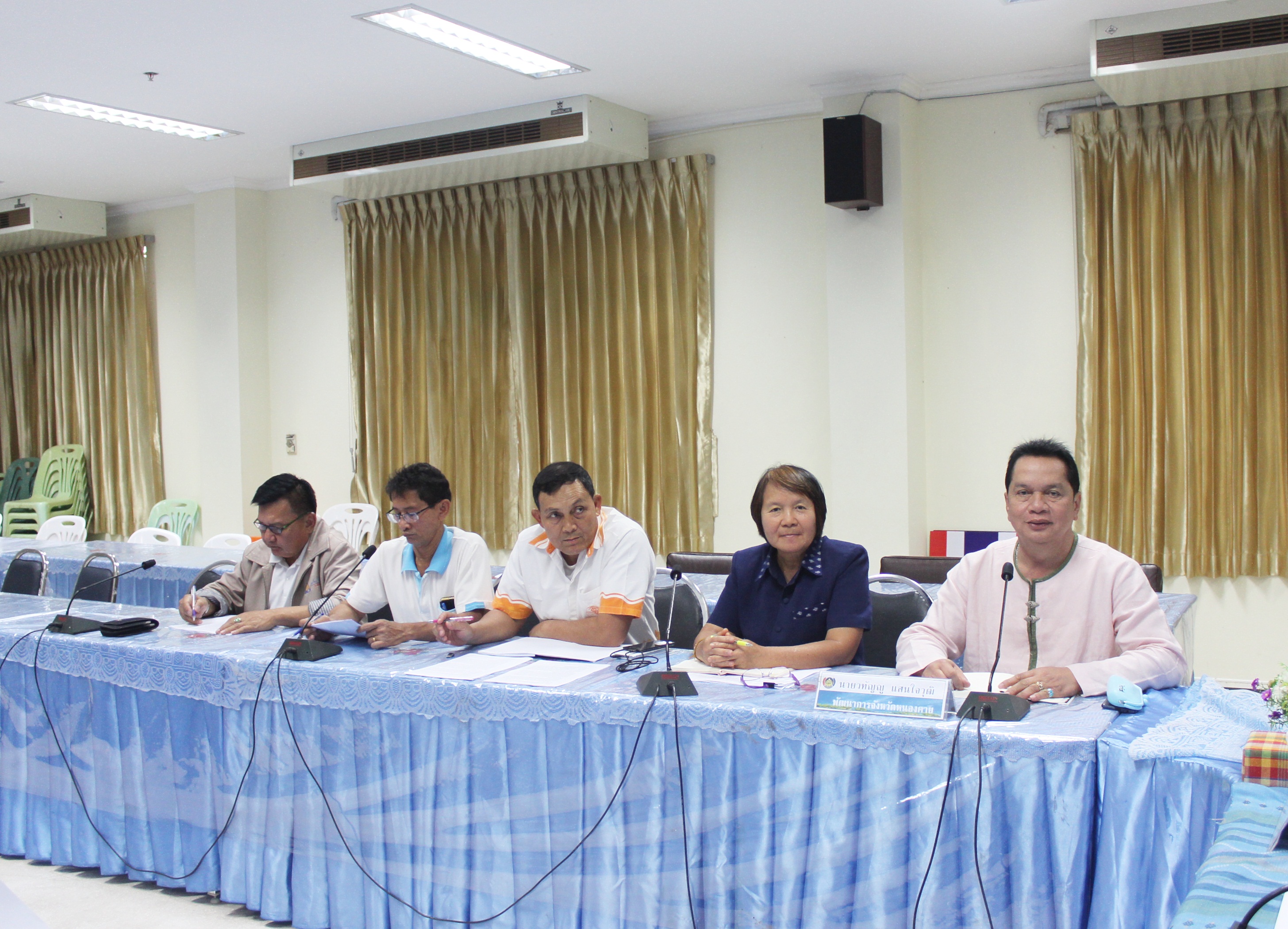 ผู้ตรวจราชการกรมการพัฒนาชุมชน เขตตรวจราชการที่ 10 กลุ่มจังหวัดภาคตะวันออกเฉียงเหนือตอนบน 1 ร่วมประชุมติดตามผลการปฏิบัติราชการสำนักงานพัฒนาชุมชนจังหวัดหนองคาย