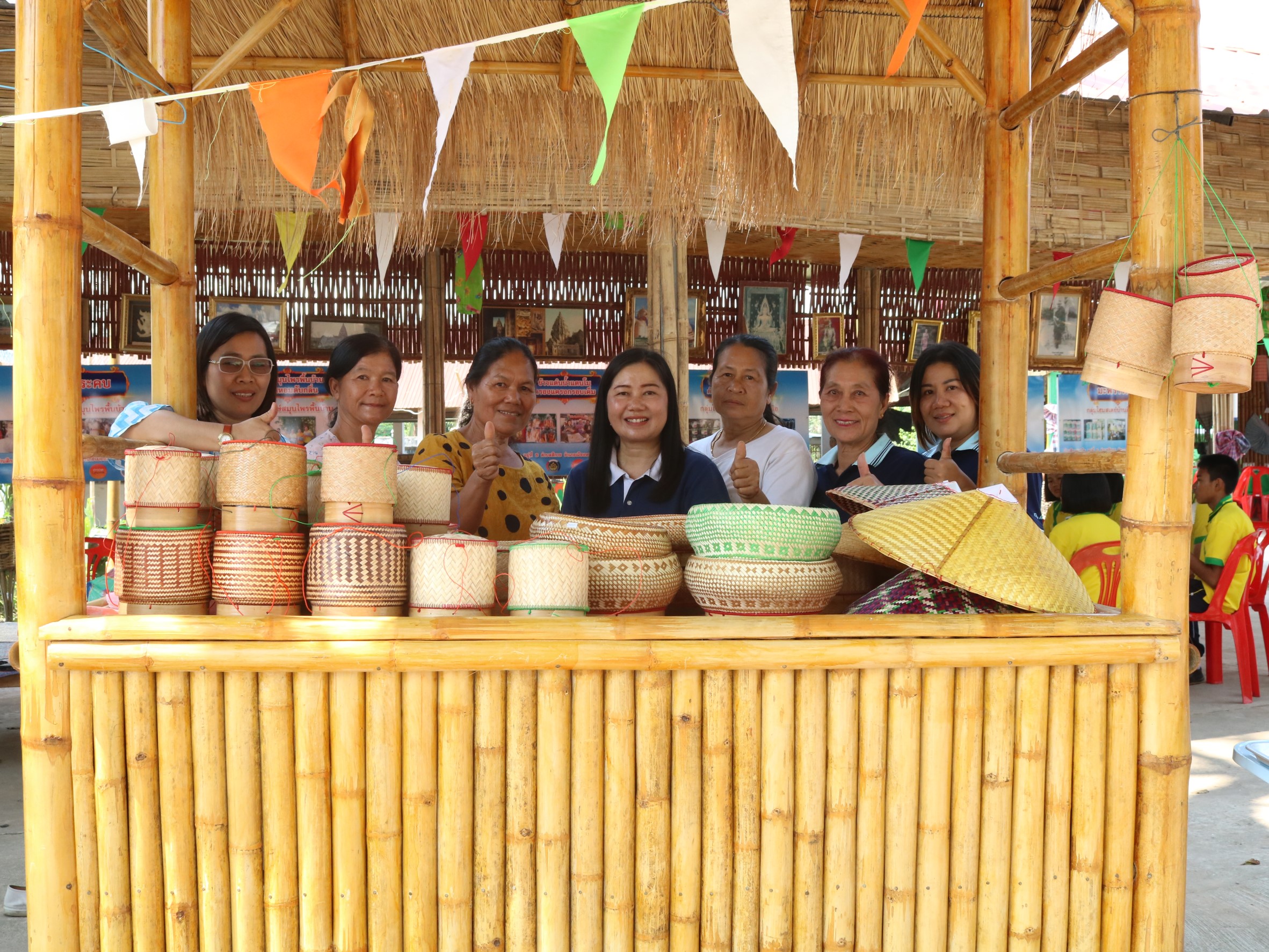 กรมการพัฒนาชุมชน เก็บข้อมูลและถ่ายทำวีดีทัศน์การดำเนินงานกลุ่มจักสานบ้านบง หมู่ที่ 4 ตำบลสีกาย อำเภอเมืองหนองคาย จังหวัดหนองคาย