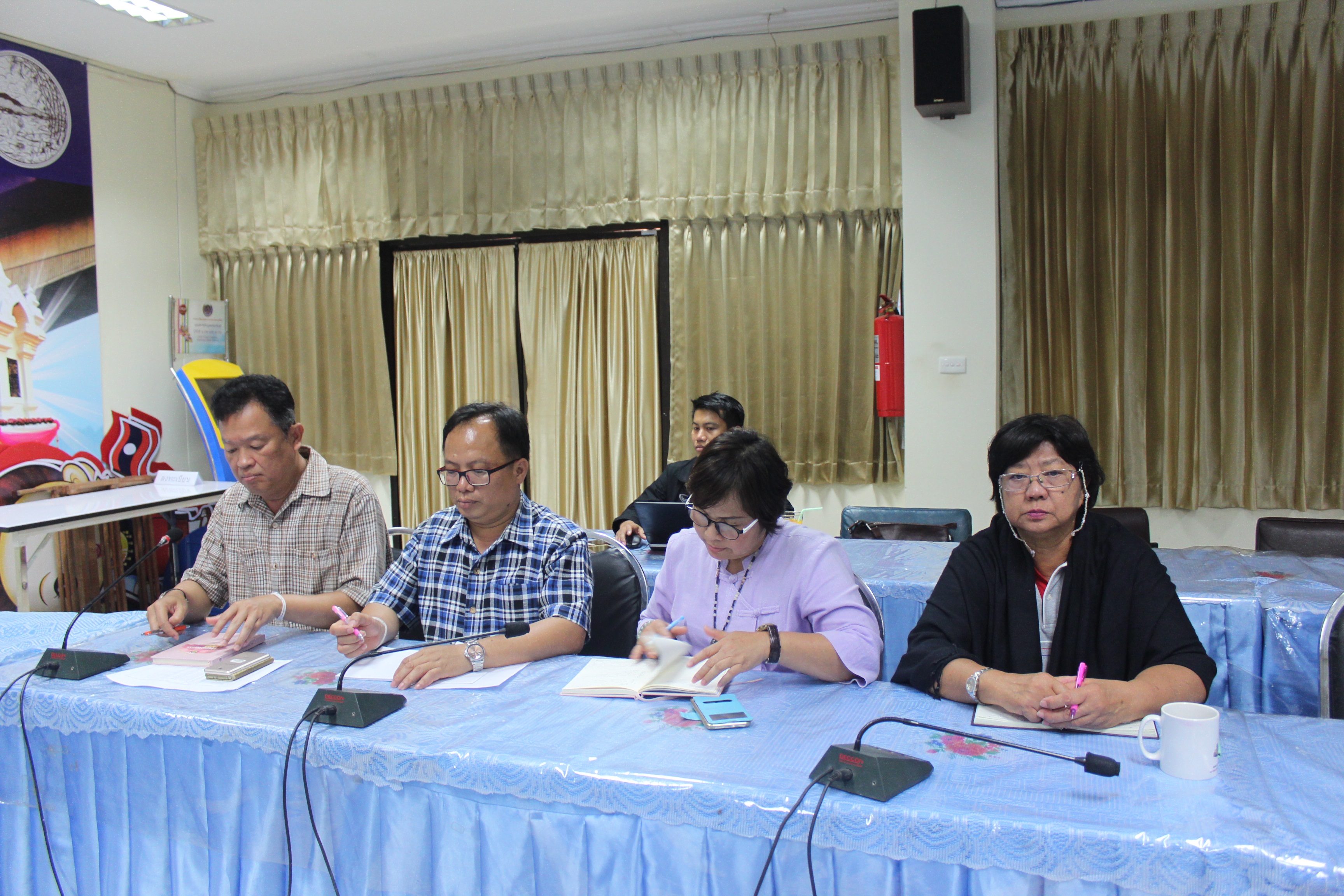 ผู้ตรวจราชการกรมการพัฒนาชุมชน เขตตรวจราชการที่ 10 กลุ่มจังหวัดภาคตะวันออกเฉียงเหนือตอนบน 1 ร่วมประชุมติดตามผลการปฏิบัติราชการสำนักงานพัฒนาชุมชนจังหวัดหนองคาย