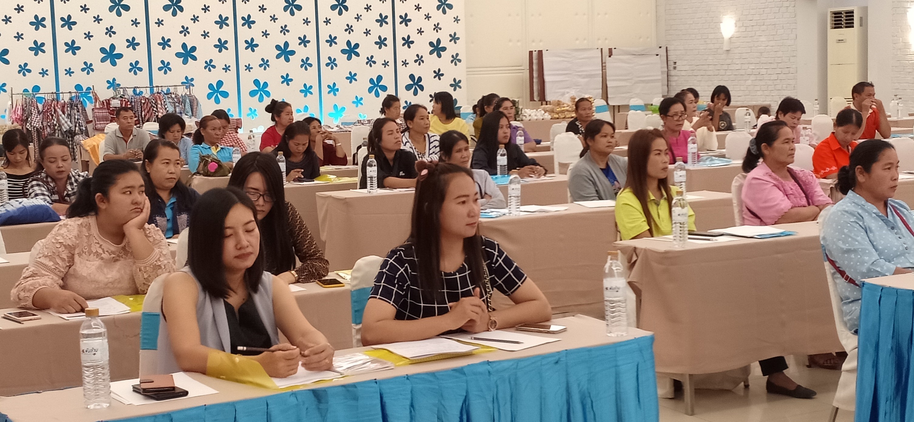 หนองคาย…จัดโครงการโครงการเพิ่มประสิทธิภาพกลุ่มอาชีพสมาชิกกองทุนพัฒนาบทบาทสตรี กิจกรรมที่ 2 ประชุมเชิงปฏิบัติการเพิ่มประสิทธิภาพกลุ่มอาชีพสมาชิกกองทุนพัฒนาบทบาทสตรีจังหวัด