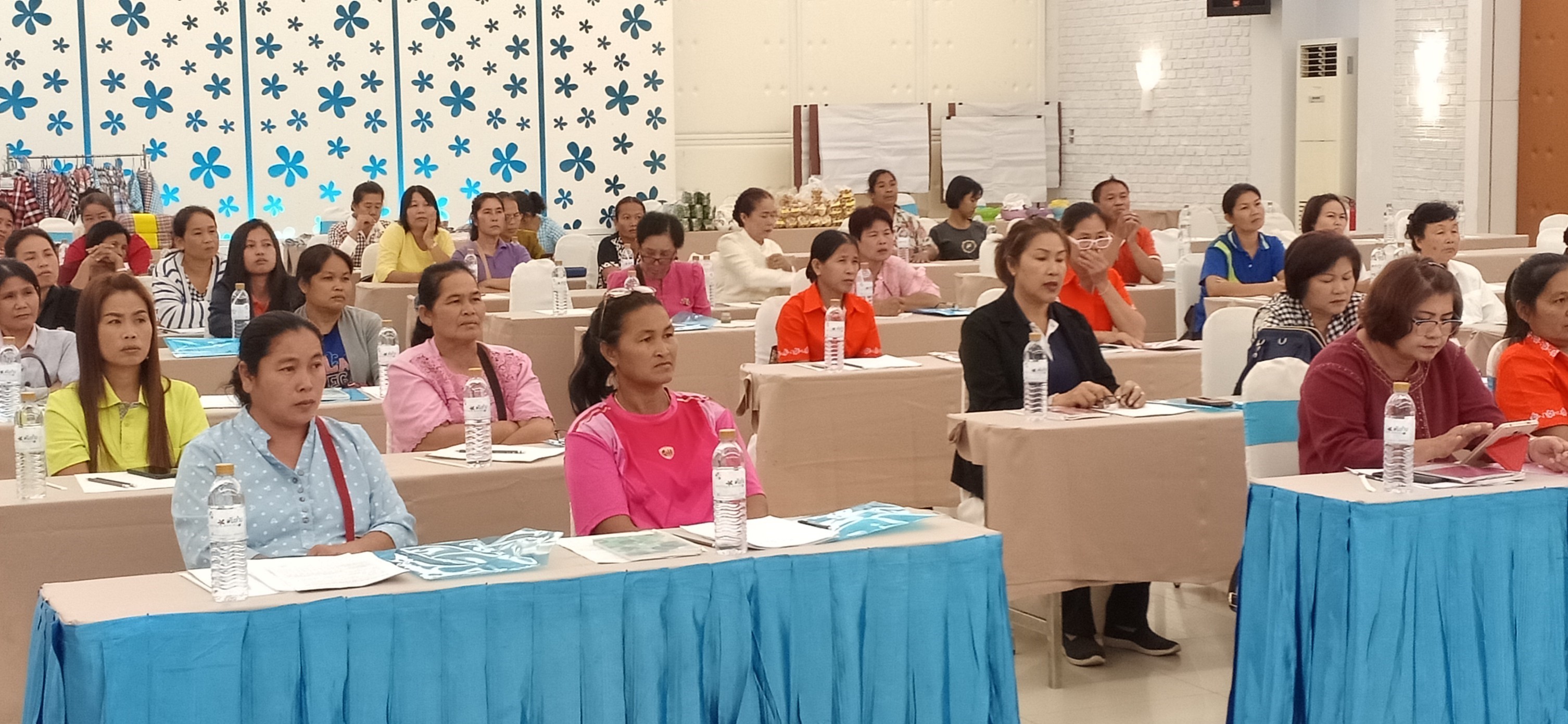 หนองคาย…จัดโครงการโครงการเพิ่มประสิทธิภาพกลุ่มอาชีพสมาชิกกองทุนพัฒนาบทบาทสตรี กิจกรรมที่ 2 ประชุมเชิงปฏิบัติการเพิ่มประสิทธิภาพกลุ่มอาชีพสมาชิกกองทุนพัฒนาบทบาทสตรีจังหวัด