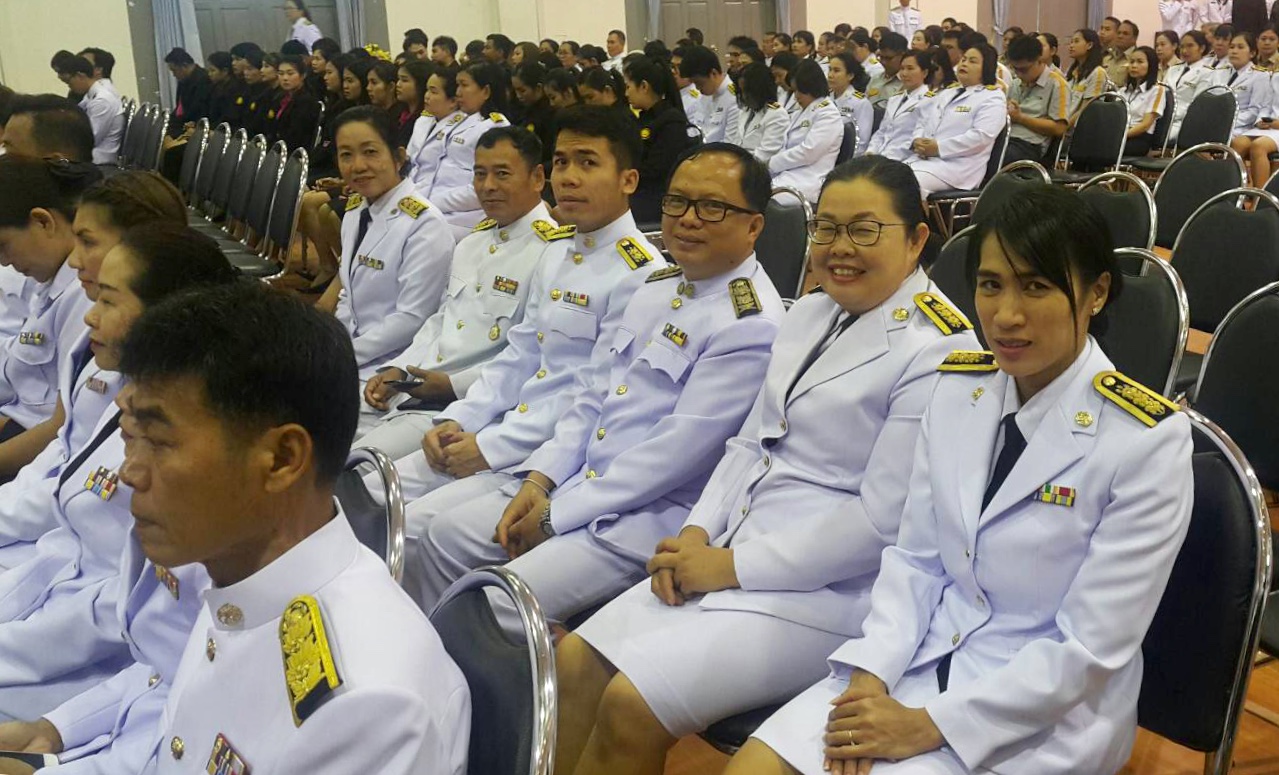 พช.หนองคาย … ร่วมพิธีวางพานพุ่มดอกไม้สด ถวายแด่พระบาทสมเด็จพระปรมินทรมหาภูมิพลอดุลยเดชบรมนาถบพิตร เนื่องในวันพระบิดาแห่งมาตรฐานการช่างไทย และวันมาตรฐานฝีมือแรงงานแห่งชาติ ประจำปี 2562