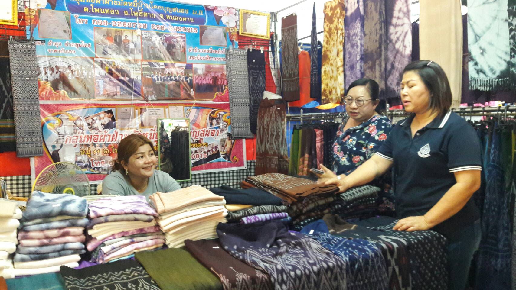 พช.หนองคาย จัดแสดงและจำหน่ายสินค้าตลาดประชารัฐ ของดีจังหวัดหนองคาย ปี 2562 ในงานฉลองอนุสาวรีย์ปราบฮ่อ ใต้ร่มพระบารมี 192 ปี เมืองหนองคาย และงานกาชาด ประจำปี 2562