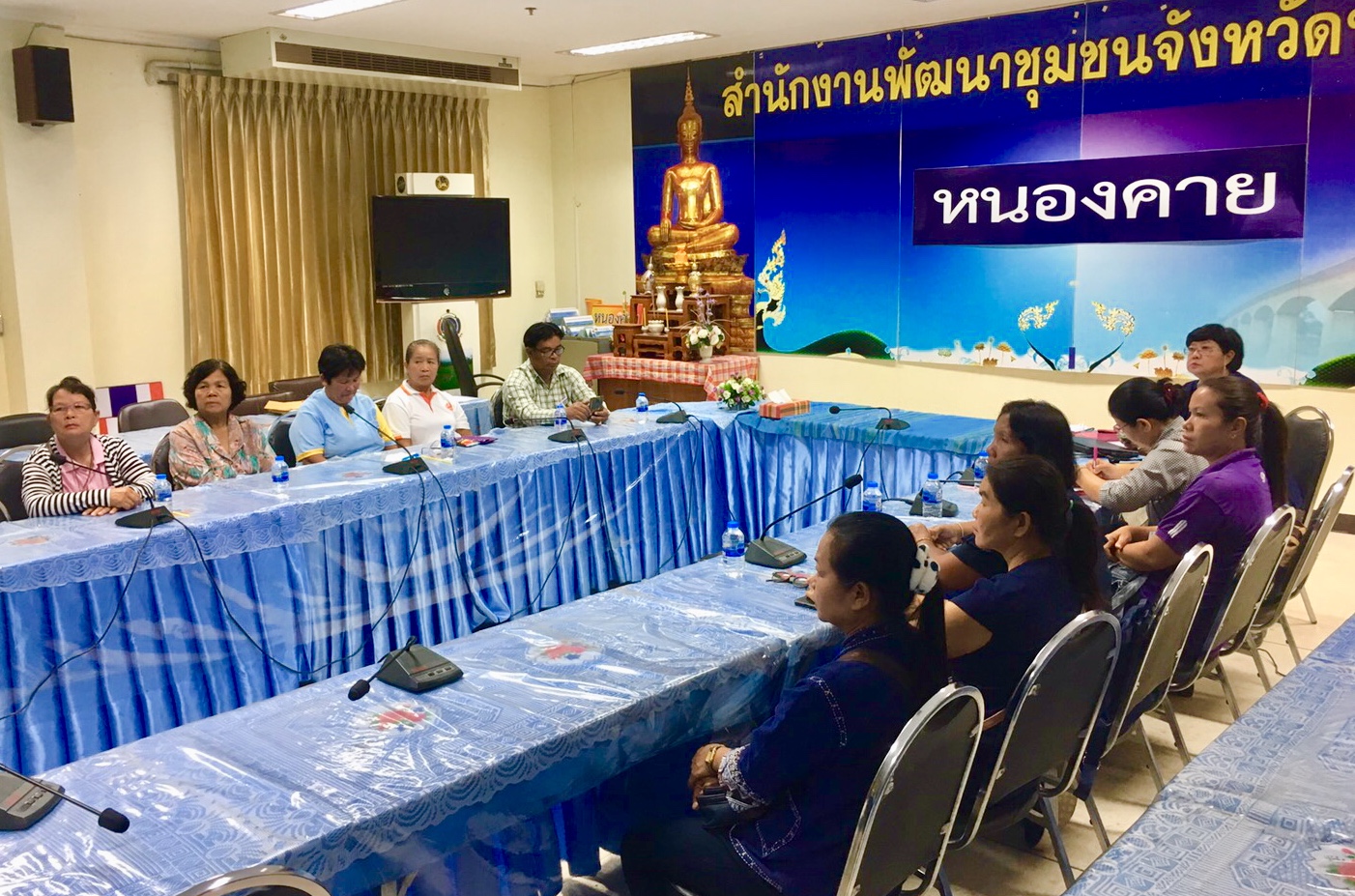 พช.หนองคาย นำกลุ่มอาชีพ รับฟังการประชุมถ่ายทอดให้ความรู้ การพัฒนาธุรกิจของกลุ่มอาชีพ สู่การเป็นผู้ประกอบการชุมชน (Community Entrepreneur: CE)