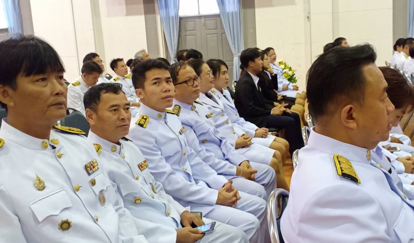 พช.หนองคาย … ร่วมพิธีวางพานพุ่มดอกไม้สด ถวายแด่พระบาทสมเด็จพระปรมินทรมหาภูมิพลอดุลยเดชบรมนาถบพิตร เนื่องในวันพระบิดาแห่งมาตรฐานการช่างไทย และวันมาตรฐานฝีมือแรงงานแห่งชาติ ประจำปี 2562