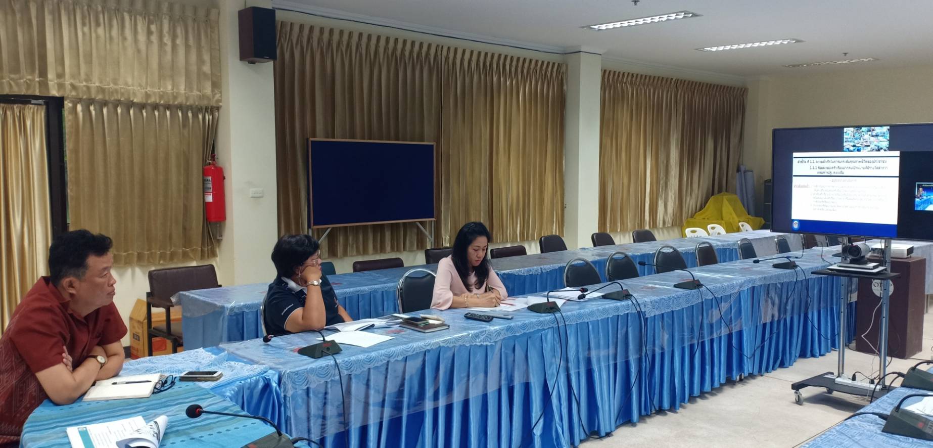 พัฒนาการจังหวัดหนองคาย นำทีมงาน รับฟังการประชุมติดตามประเมินผลการดำเนินงานตัวชี้วัดตามมาตรการปรับปรุงประสิทธิภาพในการปฏิบัติราชการ ประจำปีงบประมาณ พ.ศ. 2562