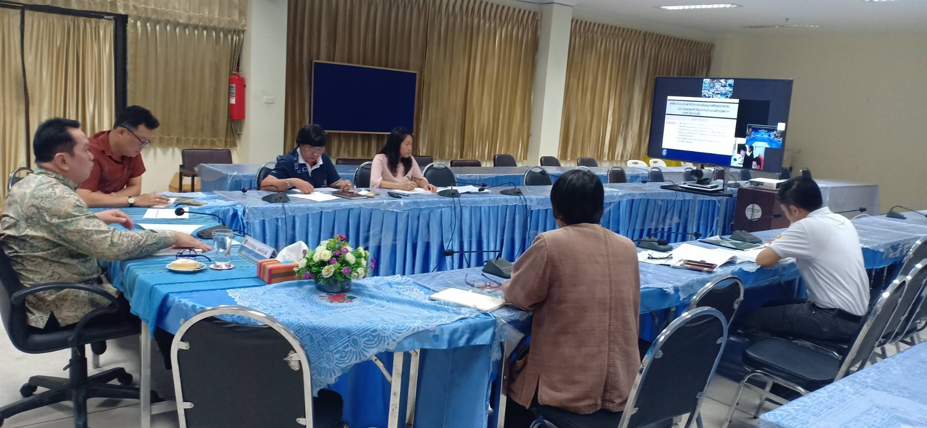 พัฒนาการจังหวัดหนองคาย นำทีมงาน รับฟังการประชุมติดตามประเมินผลการดำเนินงานตัวชี้วัดตามมาตรการปรับปรุงประสิทธิภาพในการปฏิบัติราชการ ประจำปีงบประมาณ พ.ศ. 2562