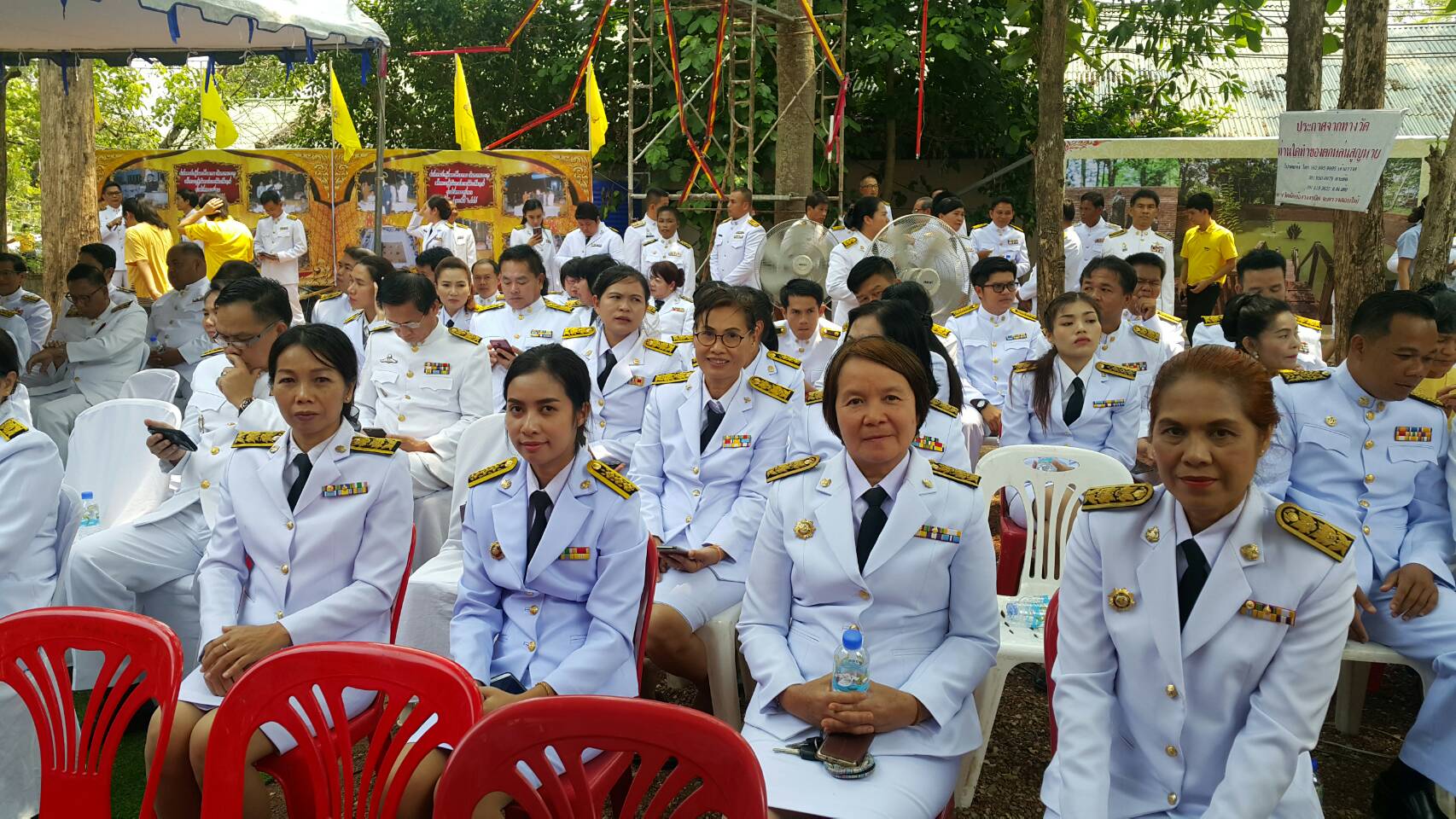 พช.หนองคาย ร่วมพิธีพลีกรรมตักน้ำศักดิ์สิทธิ์สระมุจลินท์ ประกอบพิธีน้ำอภิเษกของจังหวัด