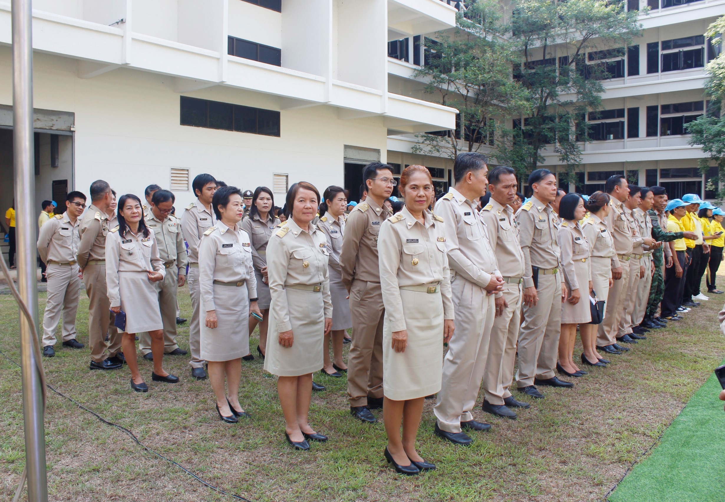 พช.หนองคาย ร่วมพิธีปลูกต้นไม้มงคลพระราชทาน “ต้นรวงผึ้ง” ในโครงการ “ 1 จังหวัด 1 ถนนเฉลิมพระเกียรติ”เนื่องในโอกาสมหามงคลพระราชพิธีบรมราชาภิเษก พุทธศักราช 2562