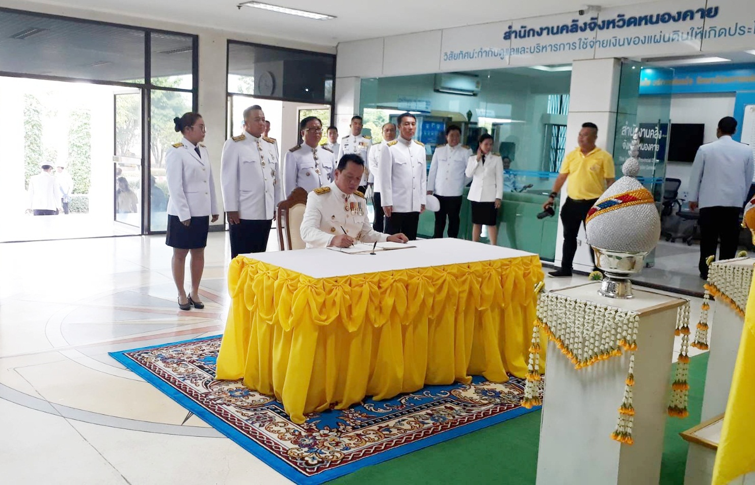 พช.หนองคาย ร่วมพิธีเปิดกรวยถวายราชสักการะหน้าพระบรมฉายาลักษณ์พระบาทสมเด็จพระเจ้าอยู่หัว ถวายพระพรชัยมงคล และรับชมการถ่ายทอดสดจากสถานีโทรทัศน์รวมการเฉพาะกิจแห่งประเทศไทย เนื่องในงานพระราชพิธีบรมราชาภิเษก ปีพุทธศักราช 2562