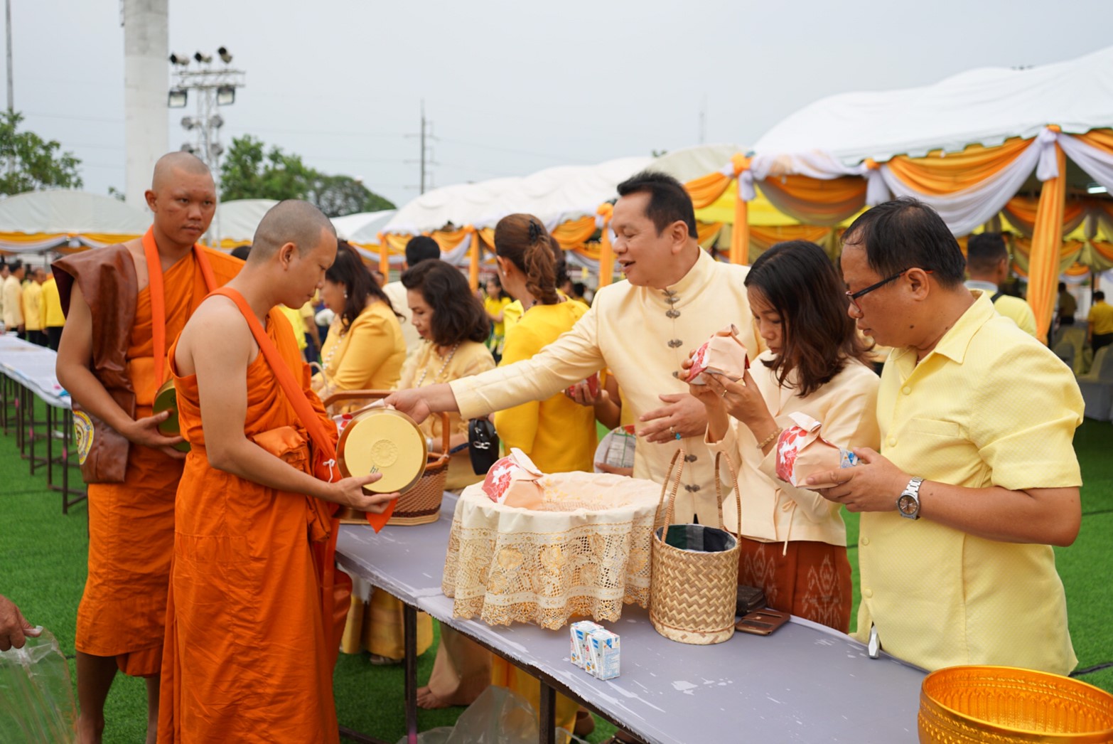 พช.หนองคาย ร่วมพิธีเปิดกรวยถวายราชสักการะหน้าพระฉายาลักษณ์สมเด็จพระเจ้าอยู่หัว พิธีเจริญพระพุทธมนต์ และทำบุญตักบาตร และรับชมการถ่ายทอดสดจากสถานีโทรทัศน์รวมการเฉพาะกิจแห่งประเทศไทย เนื่องในงานพระราชพิธีบรมราชาภิเษก ปีพุทธศักราช 2562