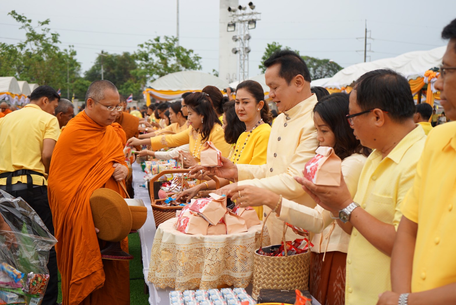 พช.หนองคาย ร่วมพิธีเปิดกรวยถวายราชสักการะหน้าพระฉายาลักษณ์สมเด็จพระเจ้าอยู่หัว พิธีเจริญพระพุทธมนต์ และทำบุญตักบาตร และรับชมการถ่ายทอดสดจากสถานีโทรทัศน์รวมการเฉพาะกิจแห่งประเทศไทย เนื่องในงานพระราชพิธีบรมราชาภิเษก ปีพุทธศักราช 2562