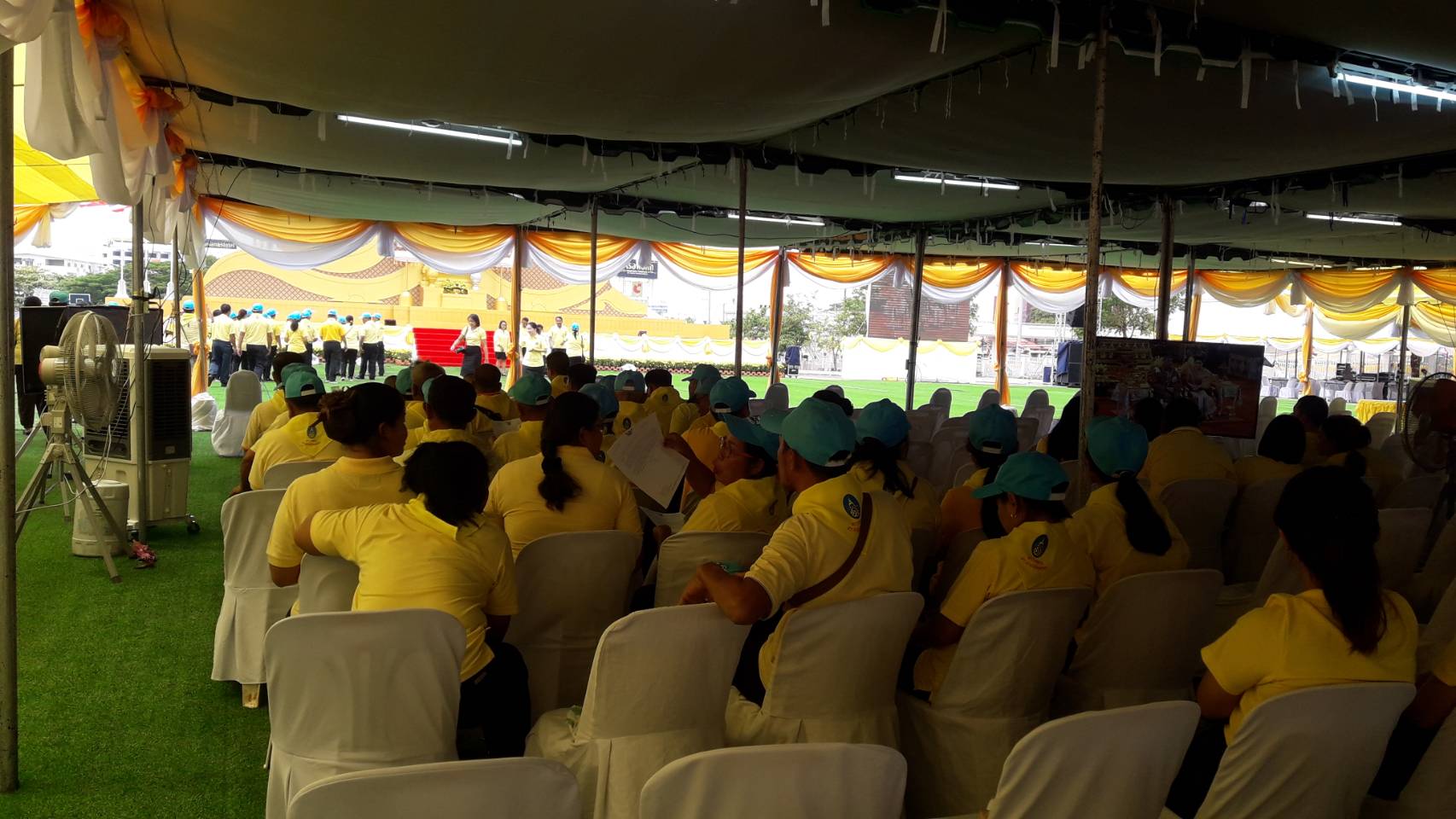 พช.หนองคาย ร่วมพิธีเปิดกรวยถวายราชสักการะหน้าพระฉายาลักษณ์สมเด็จพระเจ้าอยู่หัว พิธีเจริญพระพุทธมนต์ และทำบุญตักบาตร และรับชมการถ่ายทอดสดจากสถานีโทรทัศน์รวมการเฉพาะกิจแห่งประเทศไทย เนื่องในงานพระราชพิธีบรมราชาภิเษก ปีพุทธศักราช 2562