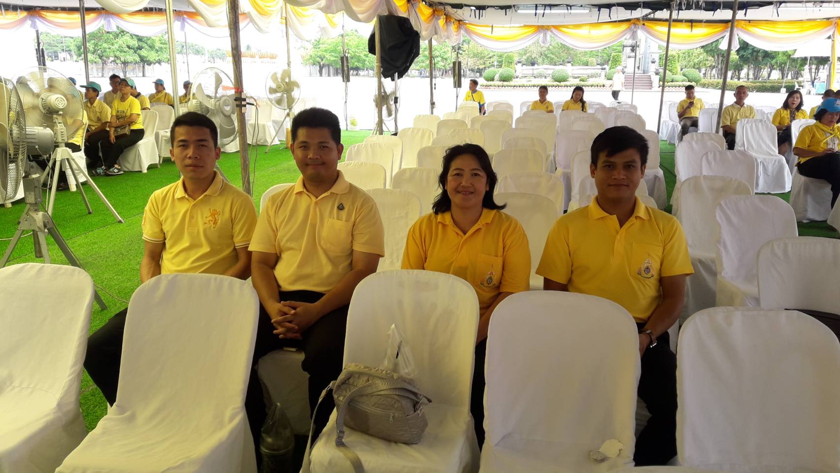 พช.หนองคาย ร่วมพิธีเปิดกรวยถวายราชสักการะหน้าพระฉายาลักษณ์สมเด็จพระเจ้าอยู่หัว พิธีเจริญพระพุทธมนต์ และทำบุญตักบาตร และรับชมการถ่ายทอดสดจากสถานีโทรทัศน์รวมการเฉพาะกิจแห่งประเทศไทย เนื่องในงานพระราชพิธีบรมราชาภิเษก ปีพุทธศักราช 2562