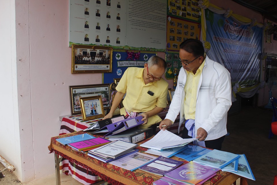 คณะกรรมการคัดสรรกิจกรรมพัฒนาชุมชนดีเด่น ระดับจังหวัด จังหวัดหนองคาย ลงพื้นที่คัดสรรหมู่บ้านเศรษฐกิจพอเพียง “อยู่เย็น เป็นสุข” ณ บ้านคำพัฒนา หมู่ที่ 8 ตำบลบ้านผือ อำเภอโพนพิสัย