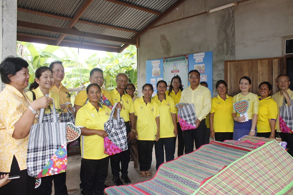 คณะกรรมการคัดสรรกิจกรรมพัฒนาชุมชนดีเด่น ระดับจังหวัด จังหวัดหนองคาย ลงพื้นที่คัดสรรหมู่บ้านเศรษฐกิจพอเพียง “อยู่เย็น เป็นสุข” ณ บ้านหนองยาง หมู่ที่ 6 ตำบลเฝ้าไร่ อำเภอเฝ้าไร่