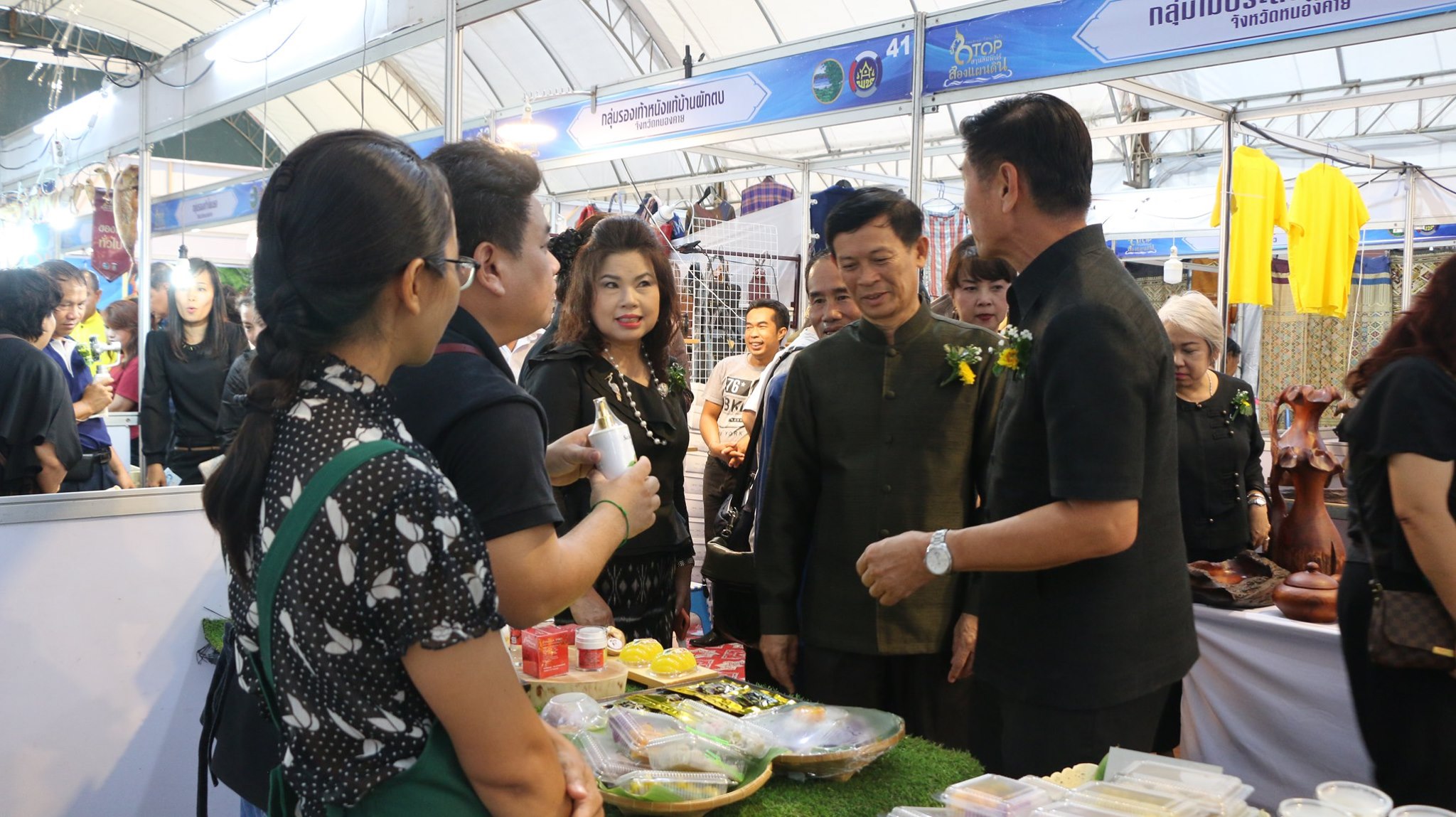 จังหวัดหนองคาย โดยสำนักงานพัฒนาชุมชนจังหวัดหนองคาย จัดงานแสดงและจำหน่ายผลิตภัณฑ์OTOP สานสัมพันธ์สองแผ่นดินหนองคาย-เวียงจันทน์