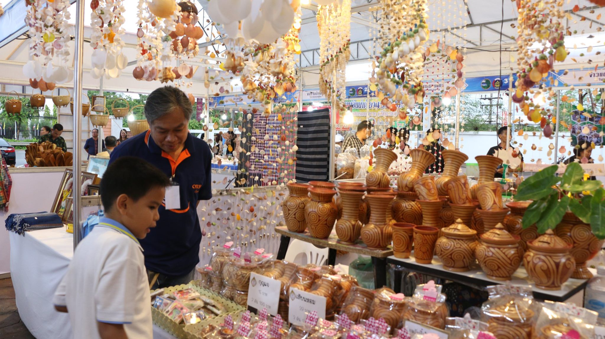 จังหวัดหนองคาย โดยสำนักงานพัฒนาชุมชนจังหวัดหนองคาย จัดงานแสดงและจำหน่ายผลิตภัณฑ์OTOP สานสัมพันธ์สองแผ่นดินหนองคาย-เวียงจันทน์